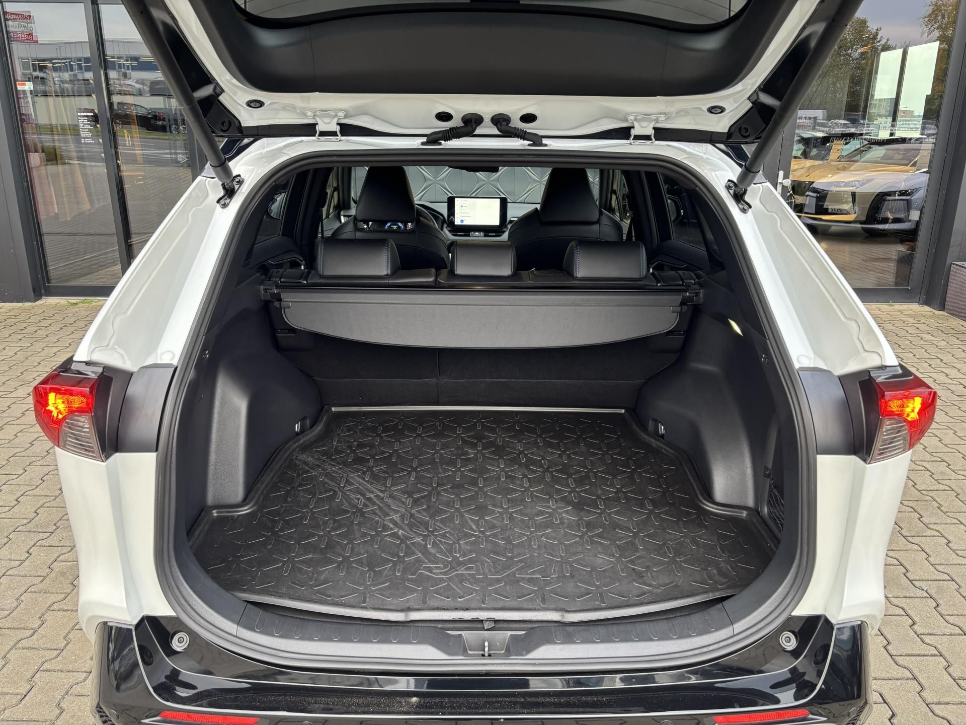 Toyota Rav4, SELECTION 2.5 Hyb. 160 kW - fotka 6