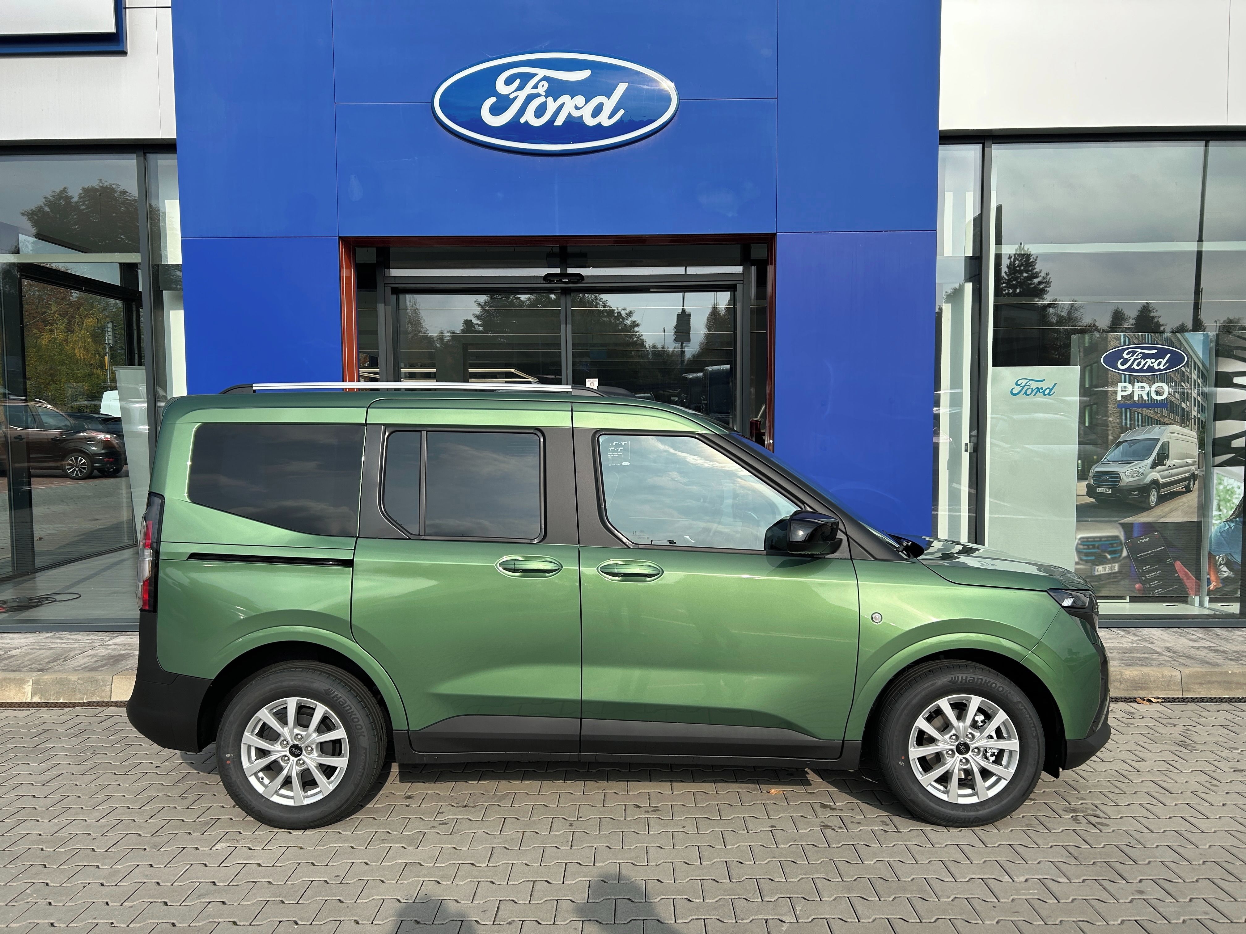Ford Tourneo Courier, 1.0 EcoBoost 92 kW Titanium L1 - fotka 3