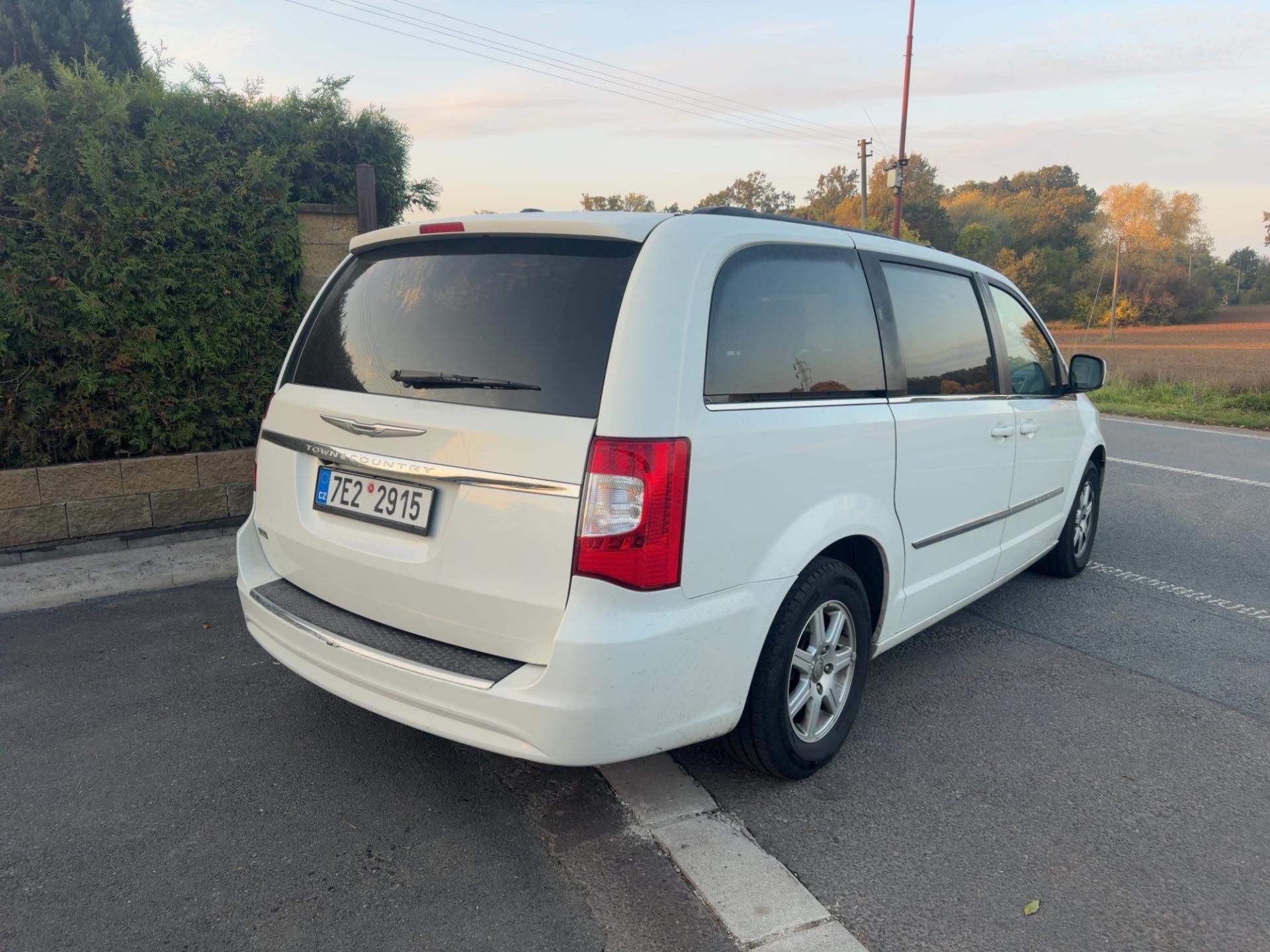 Chrysler Town & Country, 3,6 DVD StownGo kůže 2013 - fotka 4