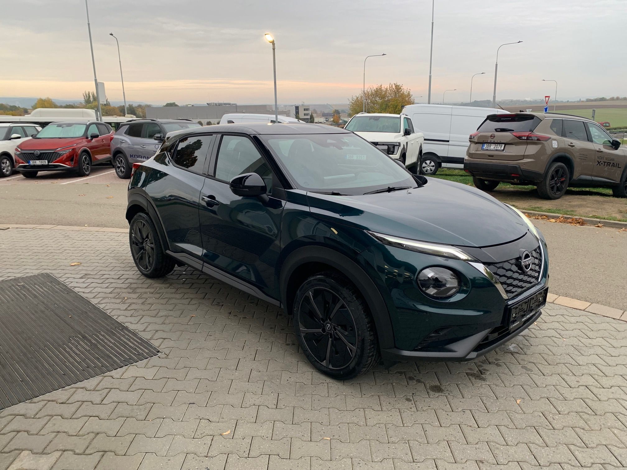 Nissan Juke, 1.6 HEV 143 AT PULSE + GW - fotka 3