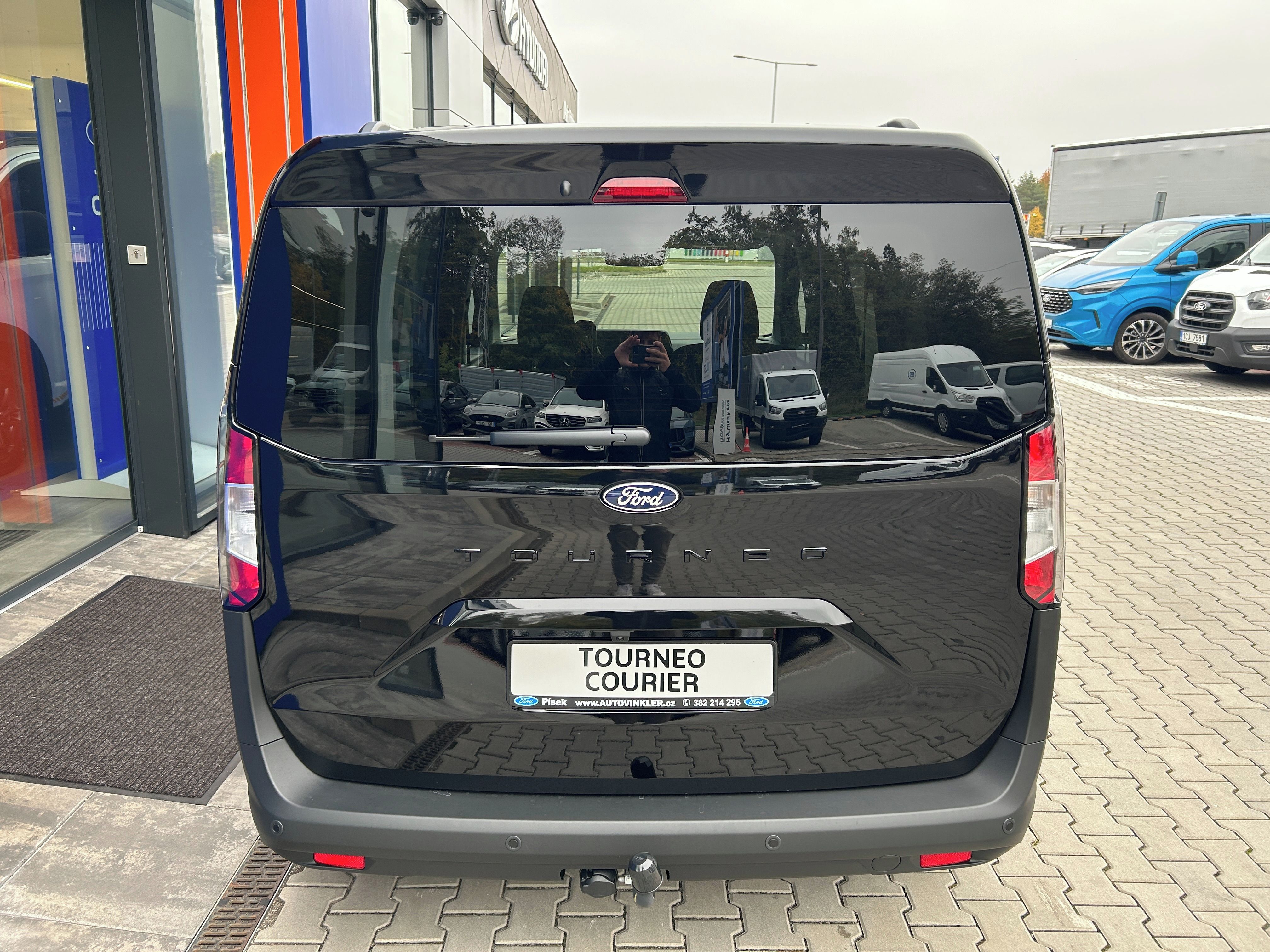 Ford Tourneo Courier, 1.0 EcoBoost 92 kW Titanium L1 - fotka 5