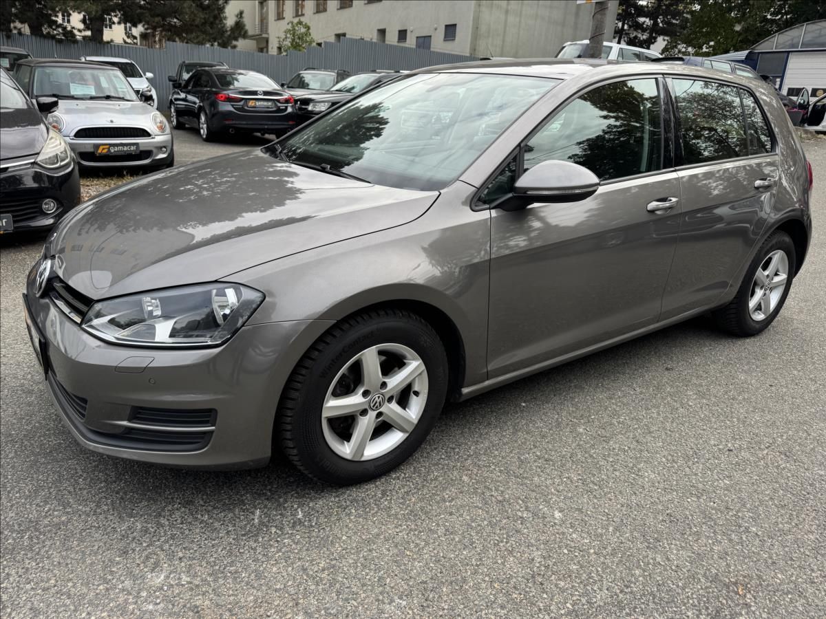 Volkswagen Golf, 1,2 krásný stav+Zmni pneu - fotka 3