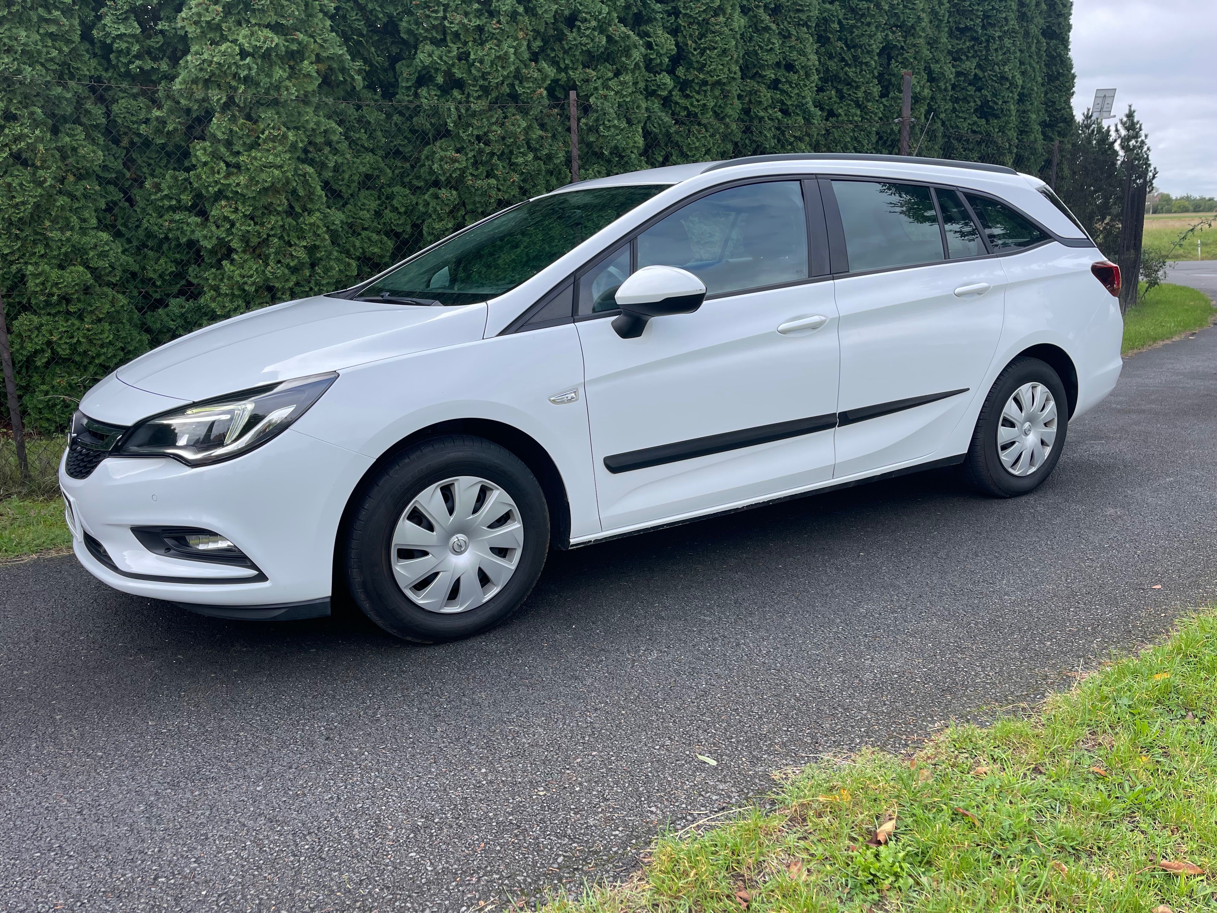 Opel Astra, K 1,0 77kW Sports Tourer - fotka 3