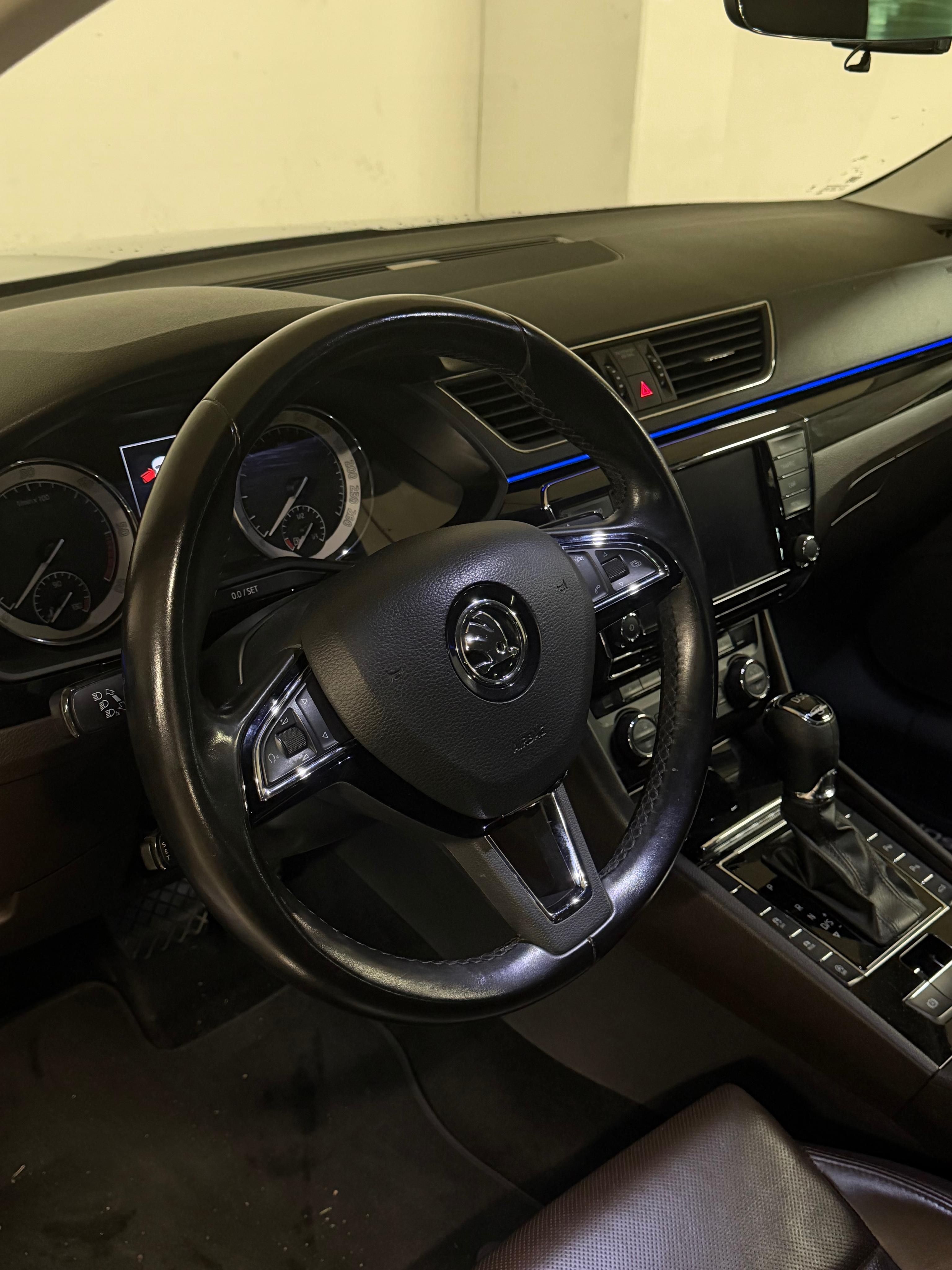 Škoda Superb, Škoda Superb L&K 2.0TDI 140KW - fotka 6