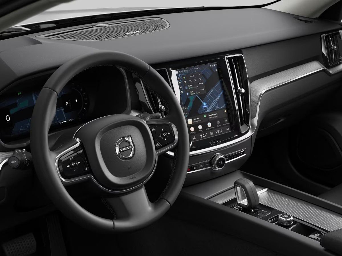 Volvo V60, 2.0B4 FWD 145kW PLUS DARK - fotka 3
