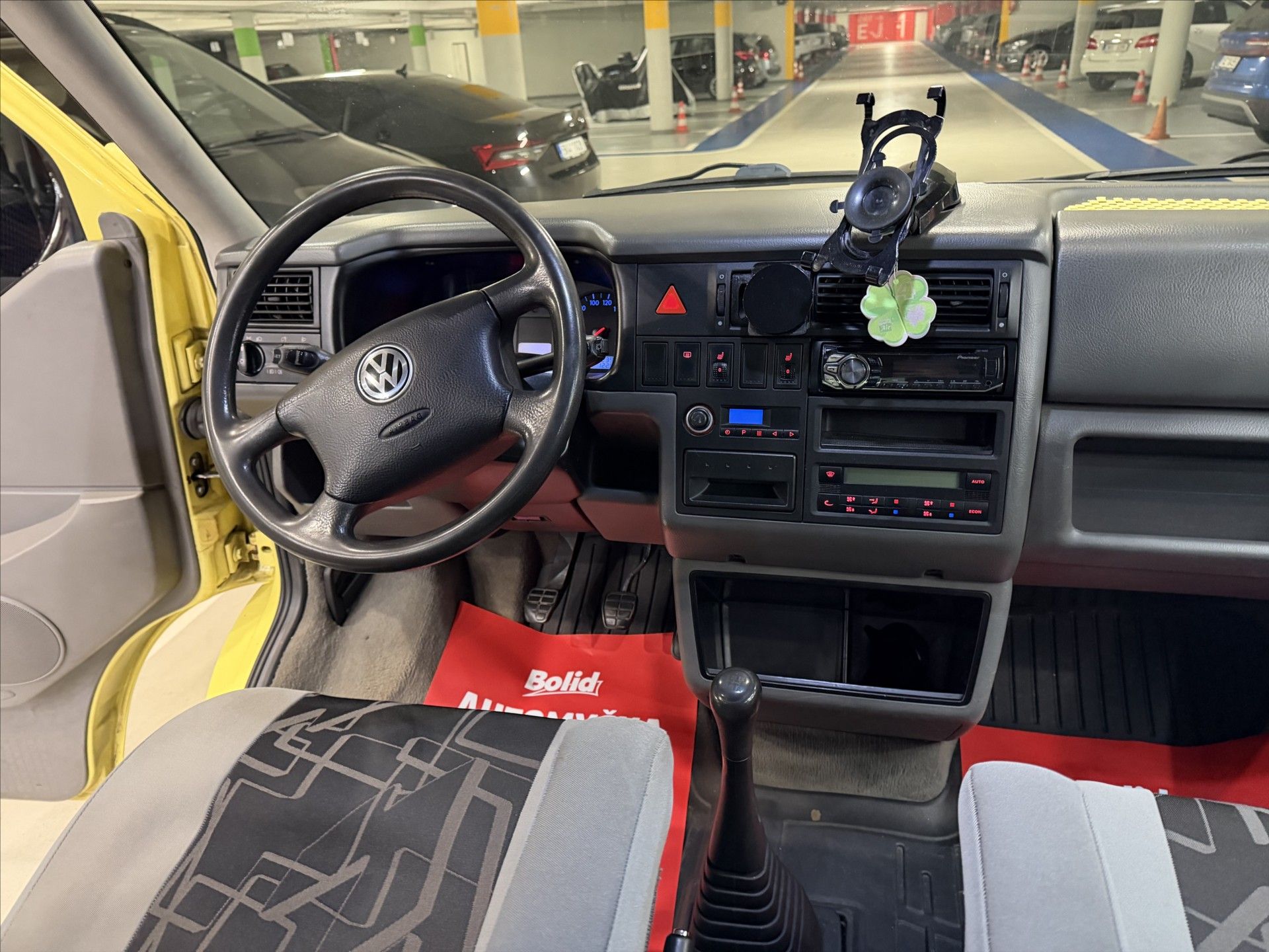 Volkswagen Multivan, 2,5 TDI - fotka 6
