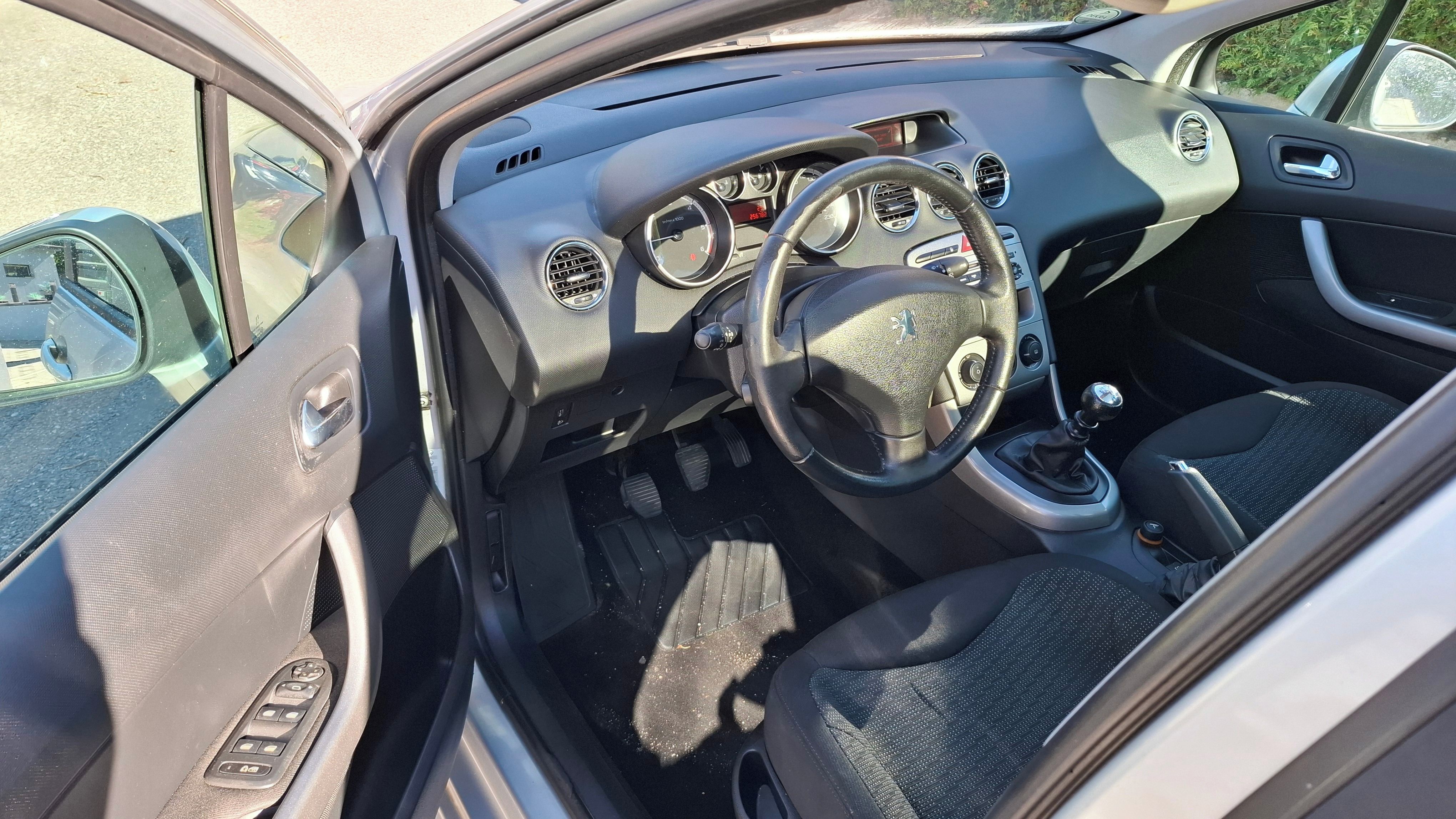 Peugeot 308, SW 2,0 HDI - 100kw. NOVÁ STK - fotka 3