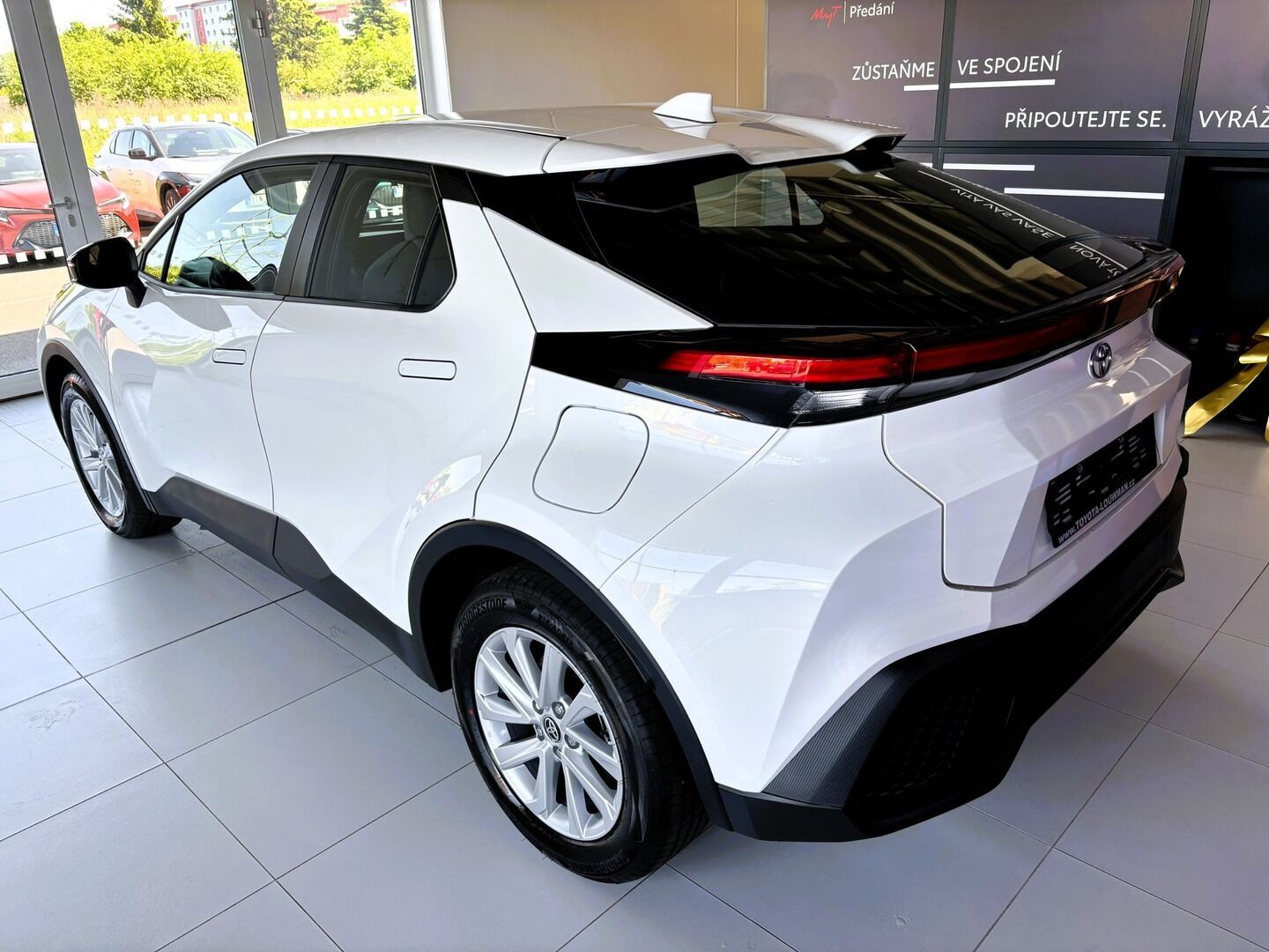 Toyota C-HR, 1,8 Comfort HEV CVT - fotka 5