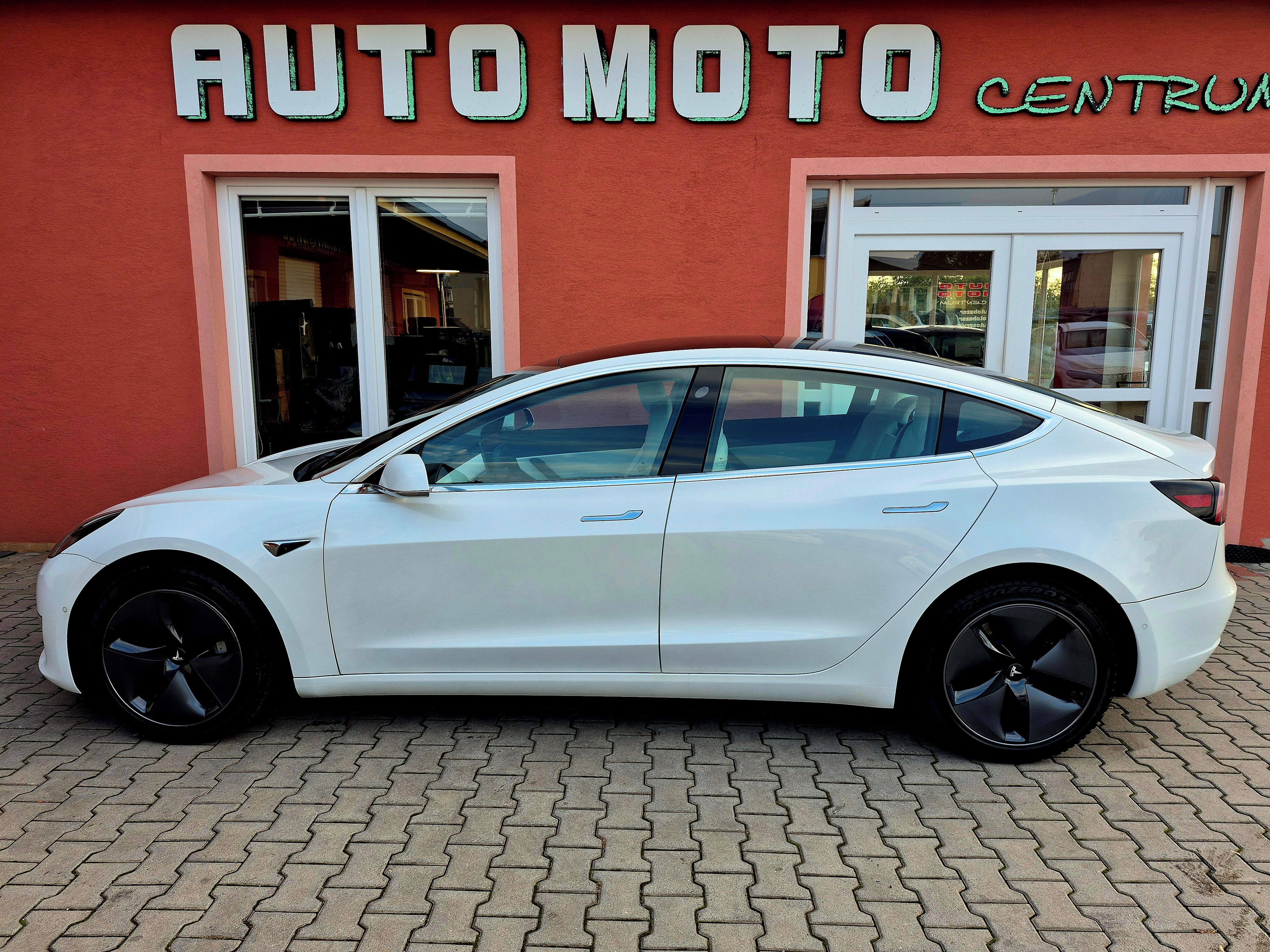 Tesla Model 3, Long Range Dual Motor 350 kW - fotka 3