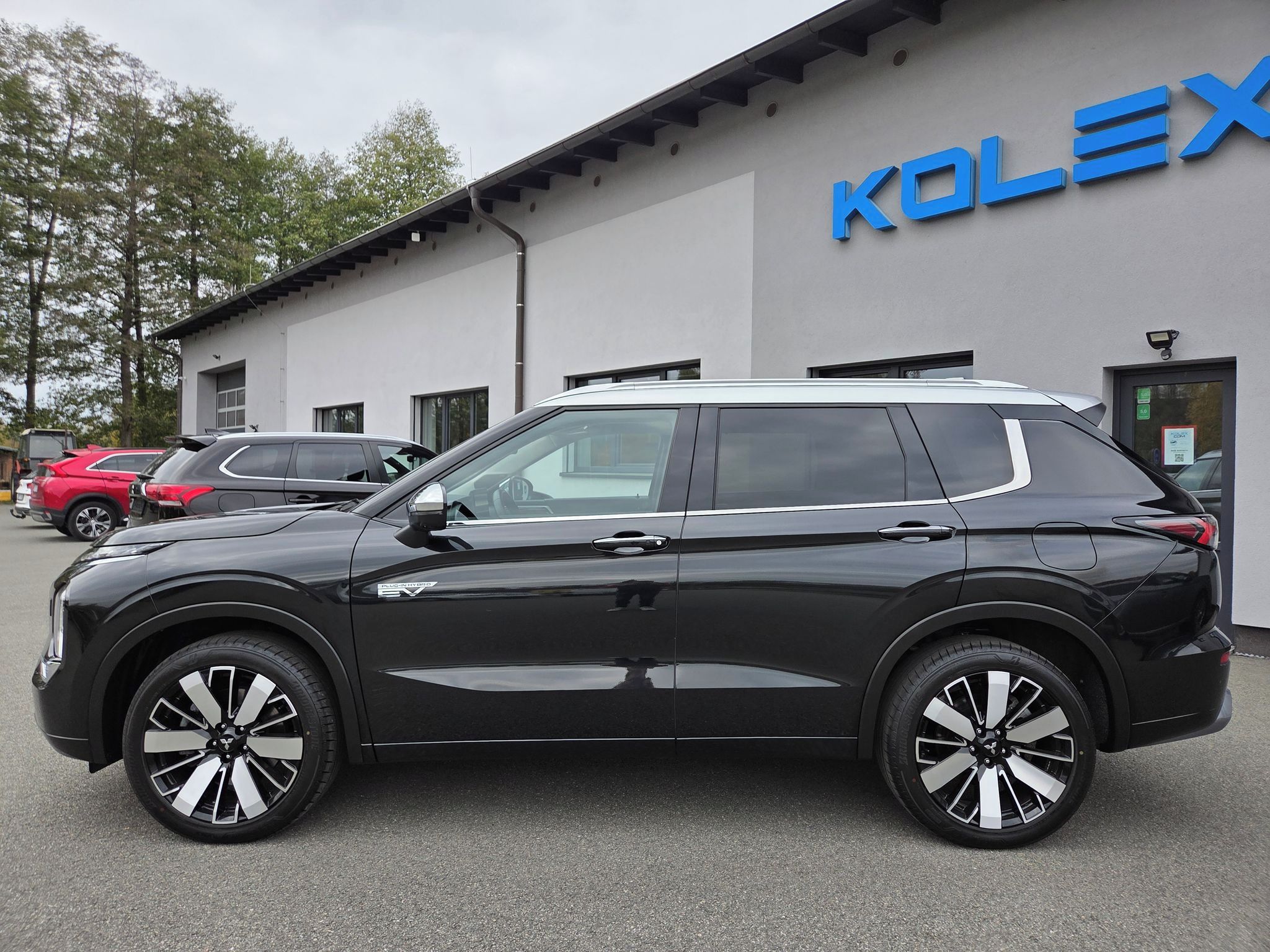 Mitsubishi Outlander, 2.4 PHEV 4x4 INSTYLE, taž. zař - fotka 2