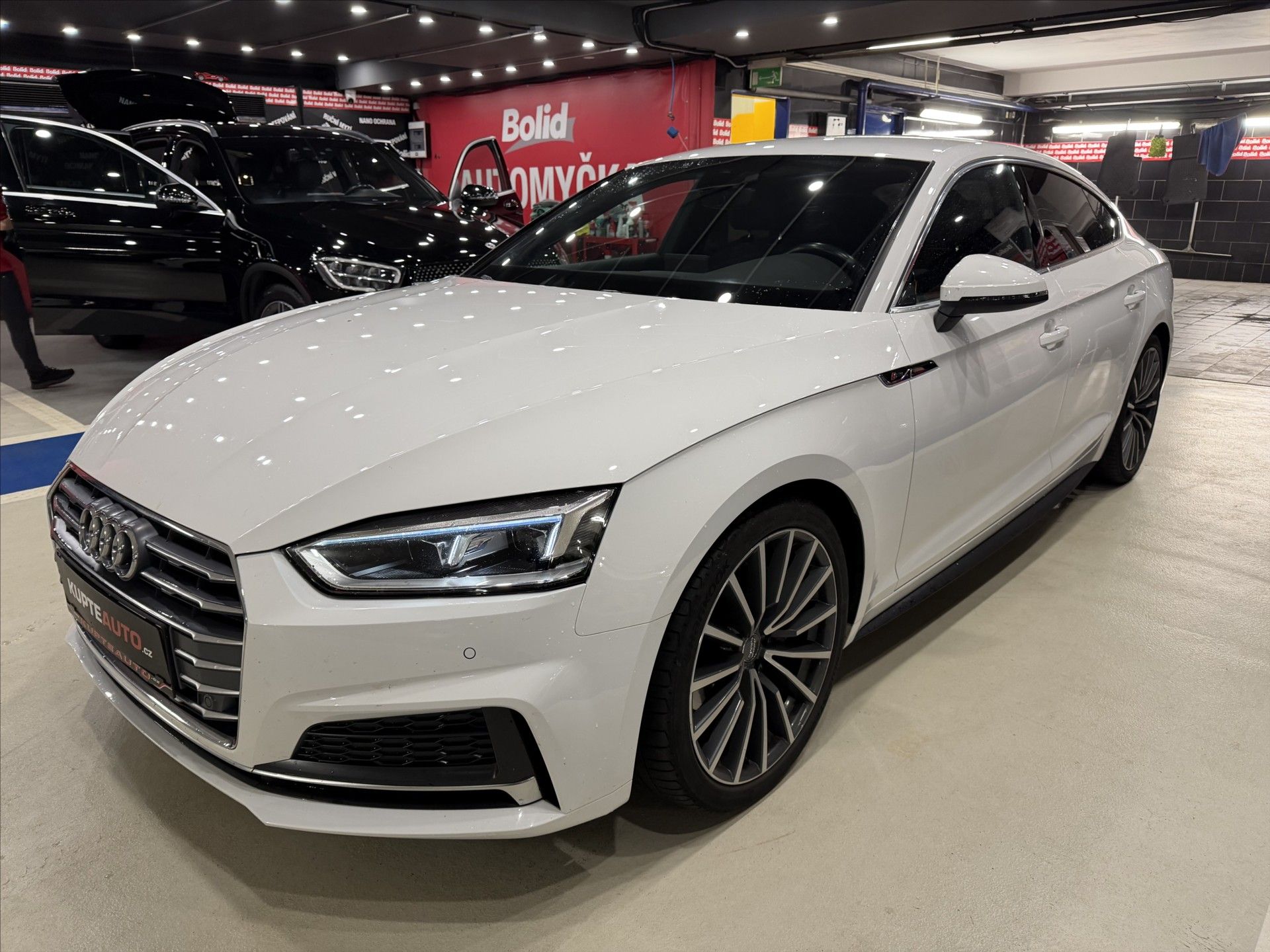 Audi A5, 2,0 TDI - S line manuál  Sport