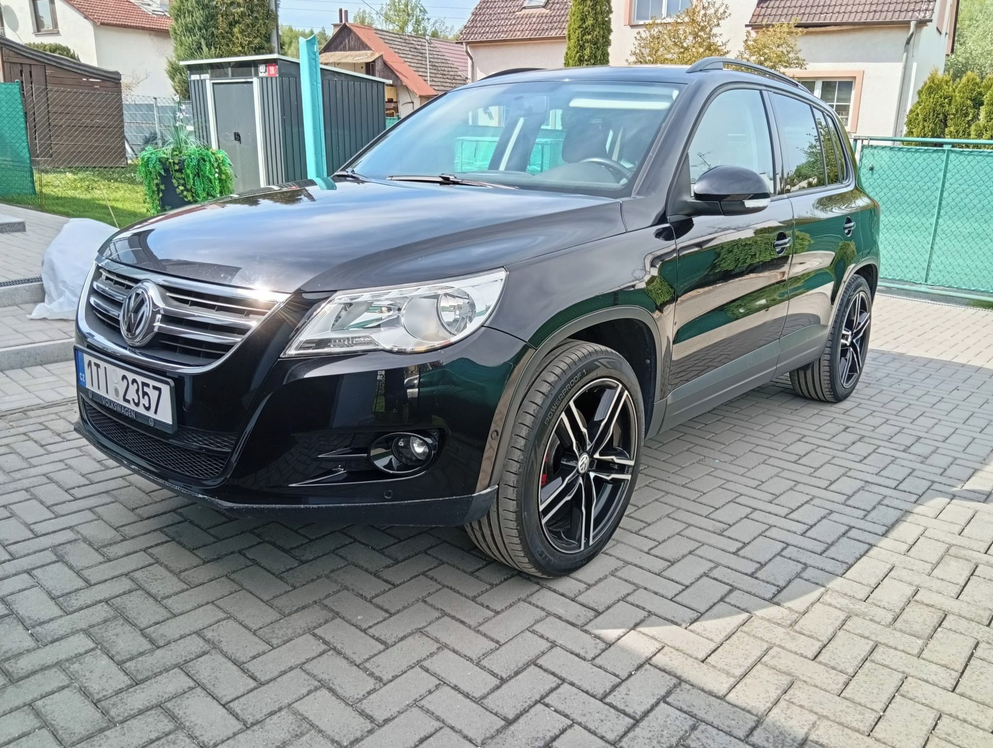 Volkswagen Tiguan, 1.4 TSI, garážované, 2x kola