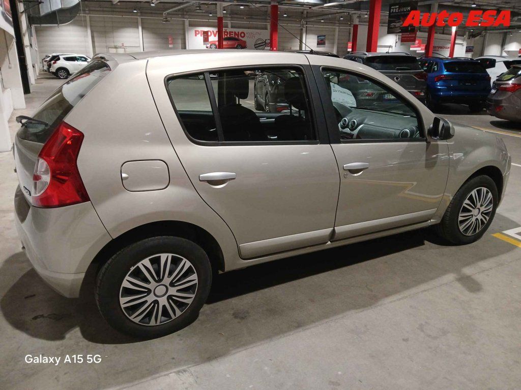 Dacia Sandero, 1.6i - fotka 2
