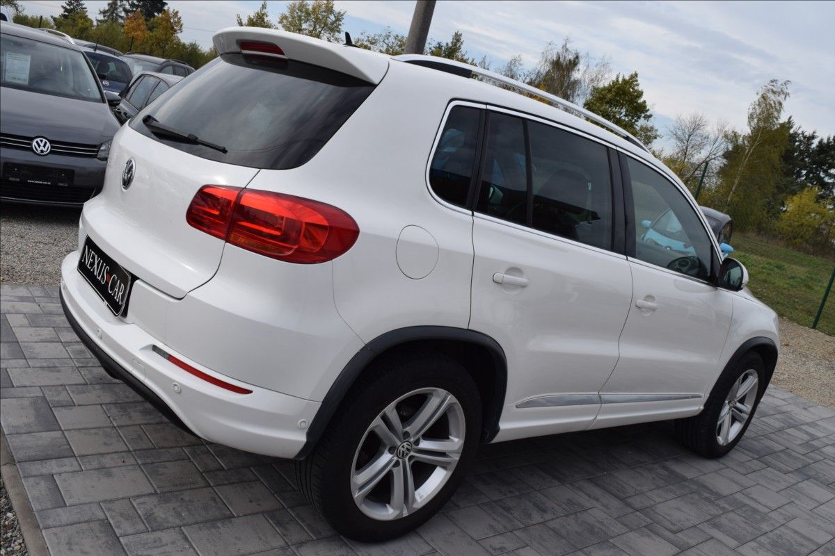 Volkswagen Tiguan, 2,0 TDi 81KW R-LINE - fotka 5