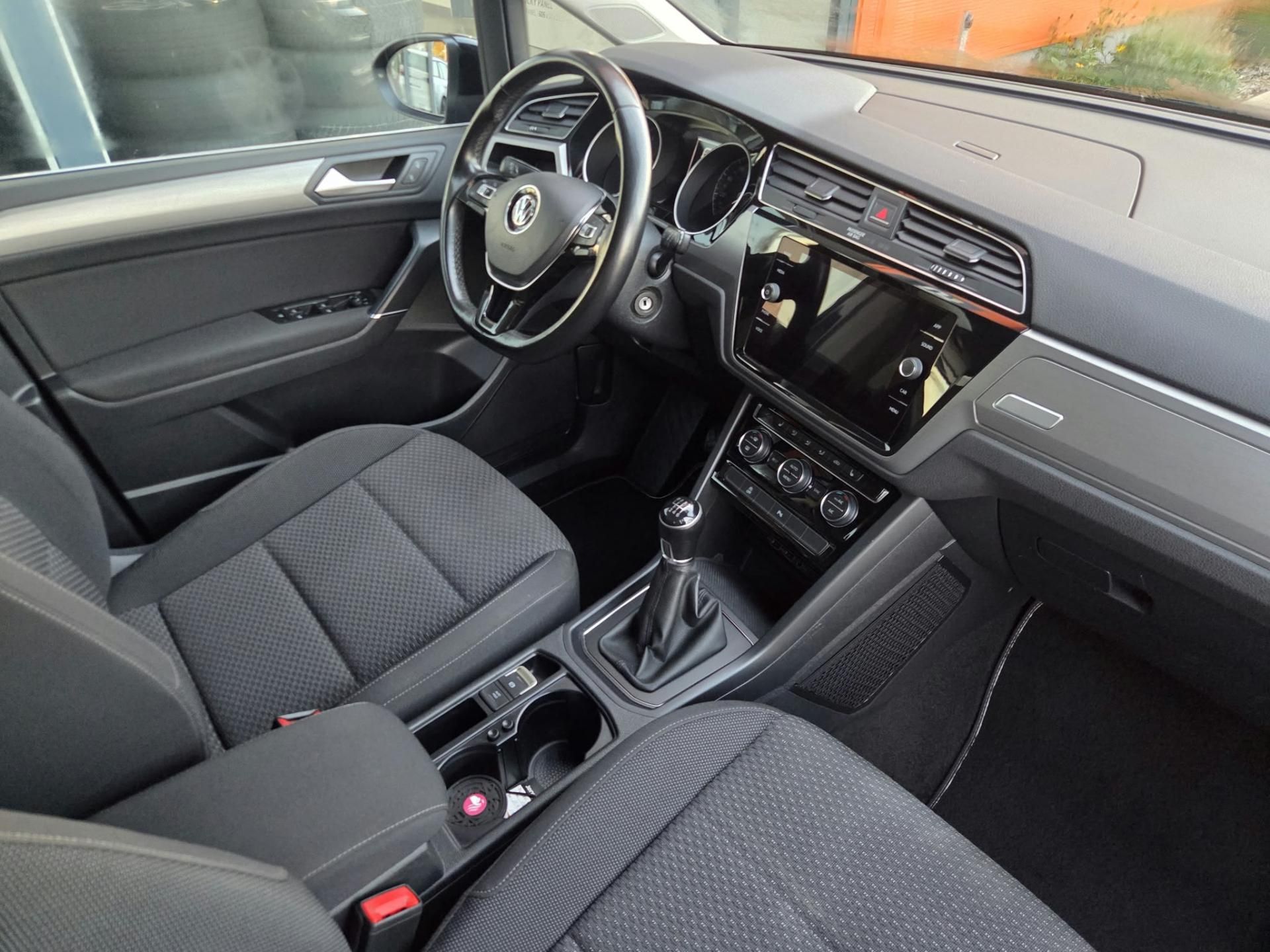 Volkswagen Touran, 1.5 TSI  7 MÍST - fotka 5