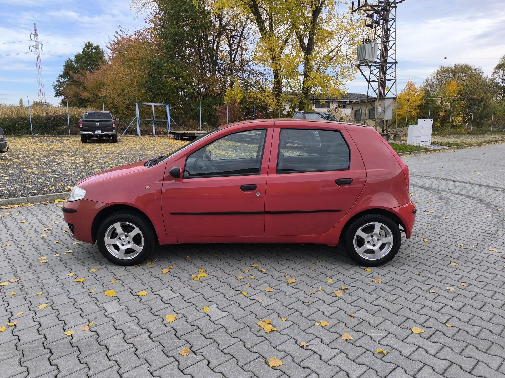Fiat Punto, 1.3 DOLOŽENÉ KM,SERVISNÍ KN - fotka 4