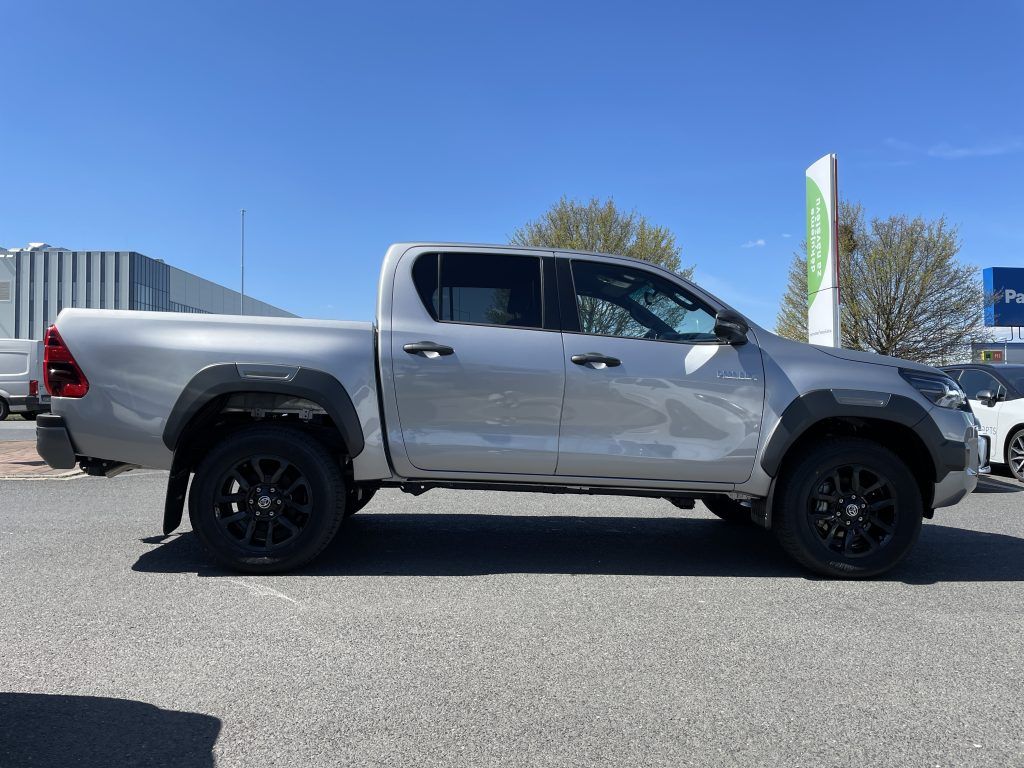 Toyota Hilux, 2.8D Invincible ODBĚR 3/2027 - fotka 2