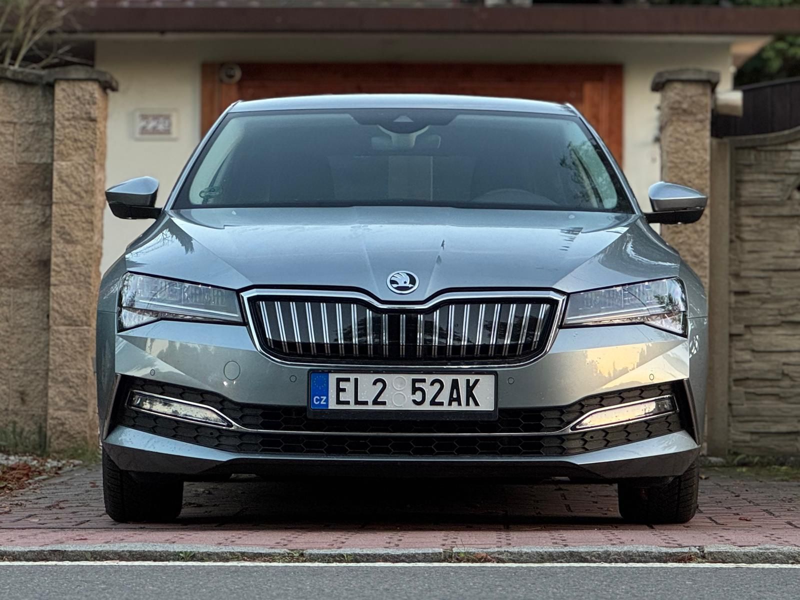 Škoda Superb, 1.4 PHEV 160kW 1.MAJIT. ČR DPH - fotka 2
