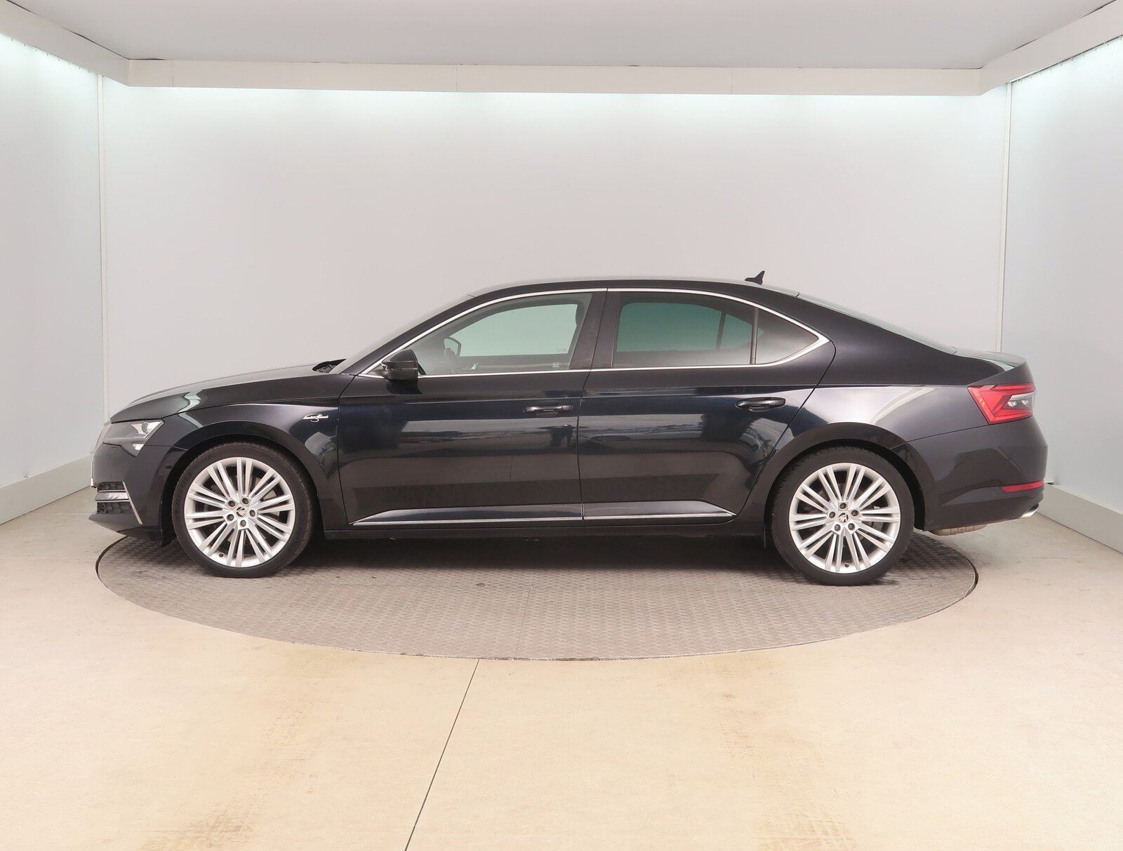 Škoda Superb, 2.0 TSI, Laurin&Klement, 4X4 - fotka 3