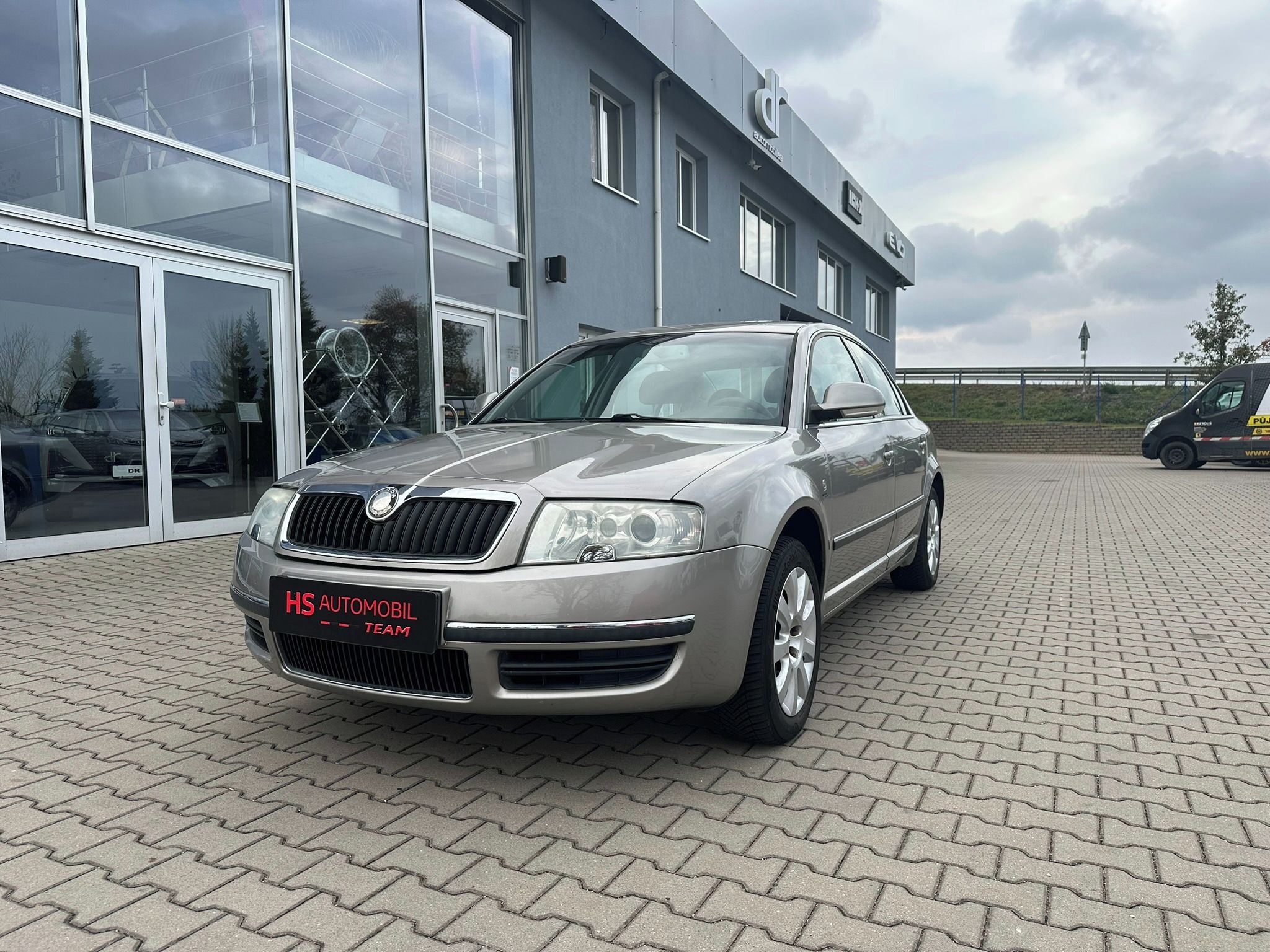 Škoda Superb, 2,0i 85kW