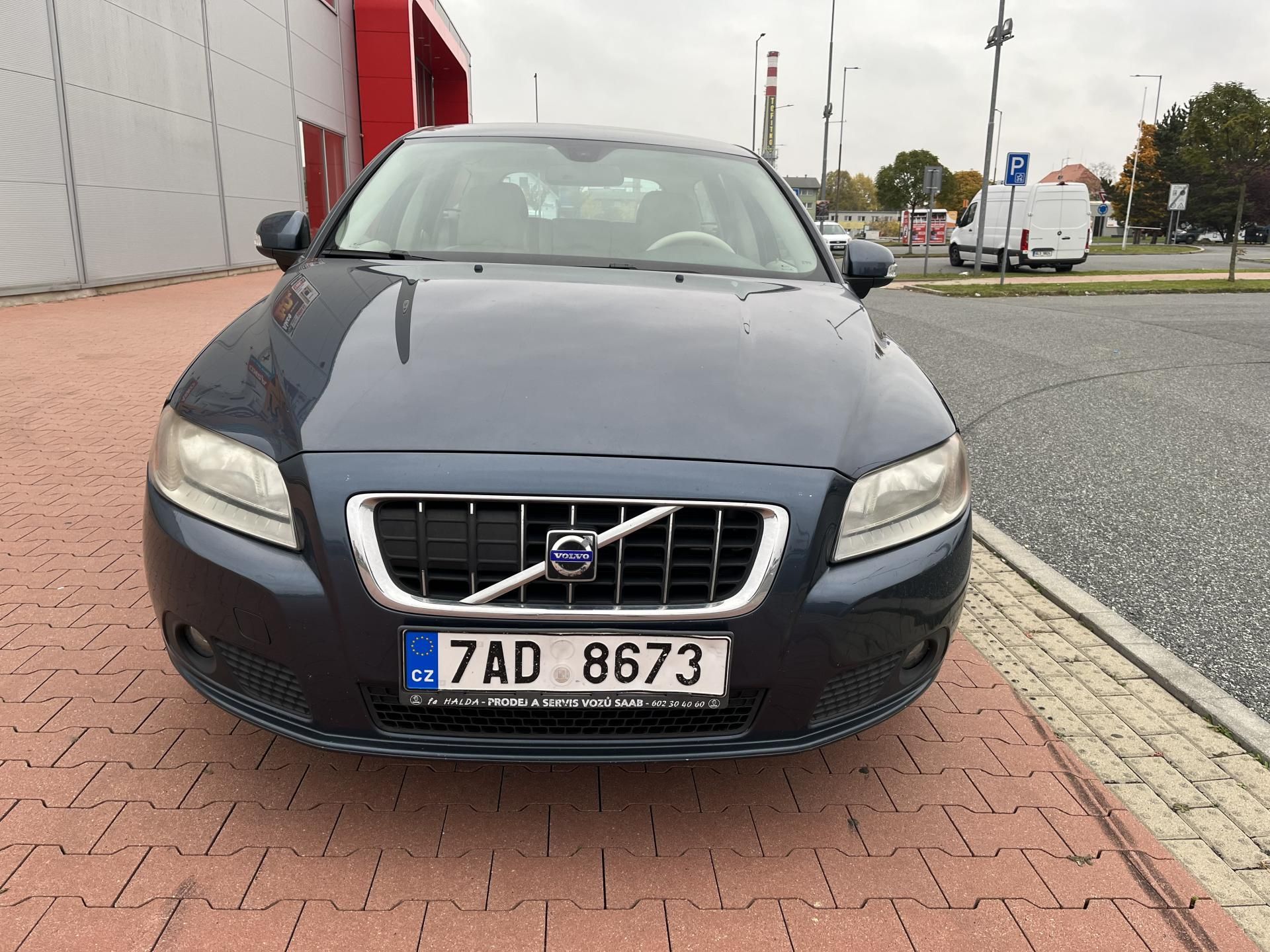 Volvo V70, 2.4 D5 136 kW Automat - fotka 3
