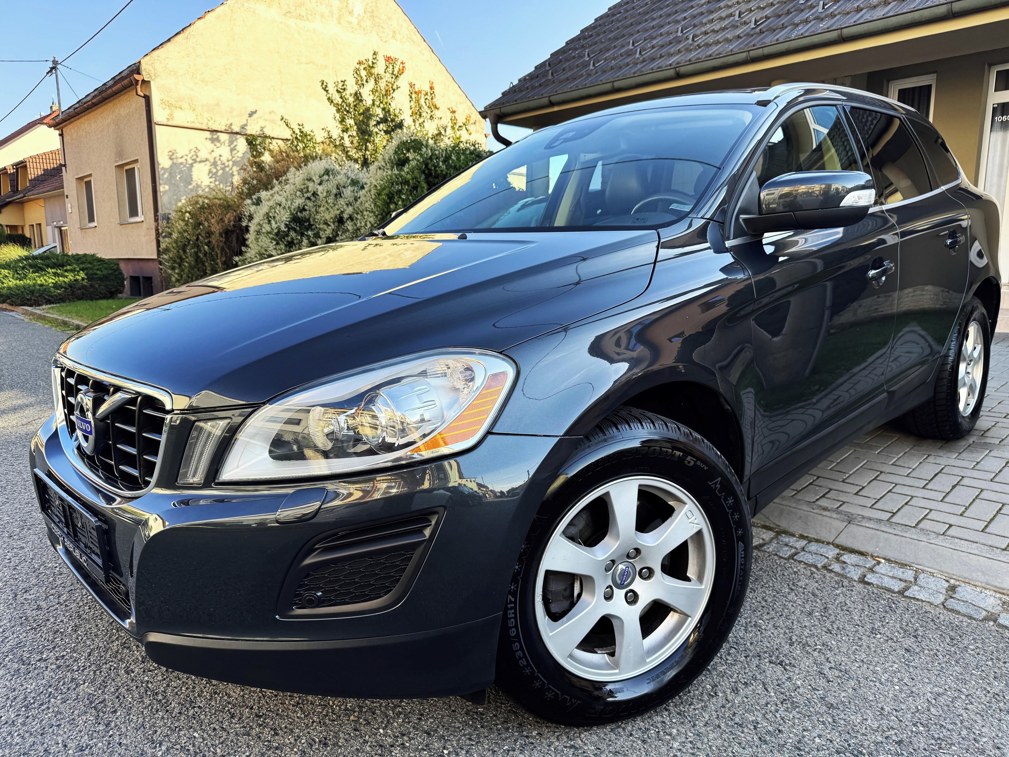 Volvo XC60, 2.4D4 4x4, KŮŽE, KAMERA, TAŽNÉ - fotka 2
