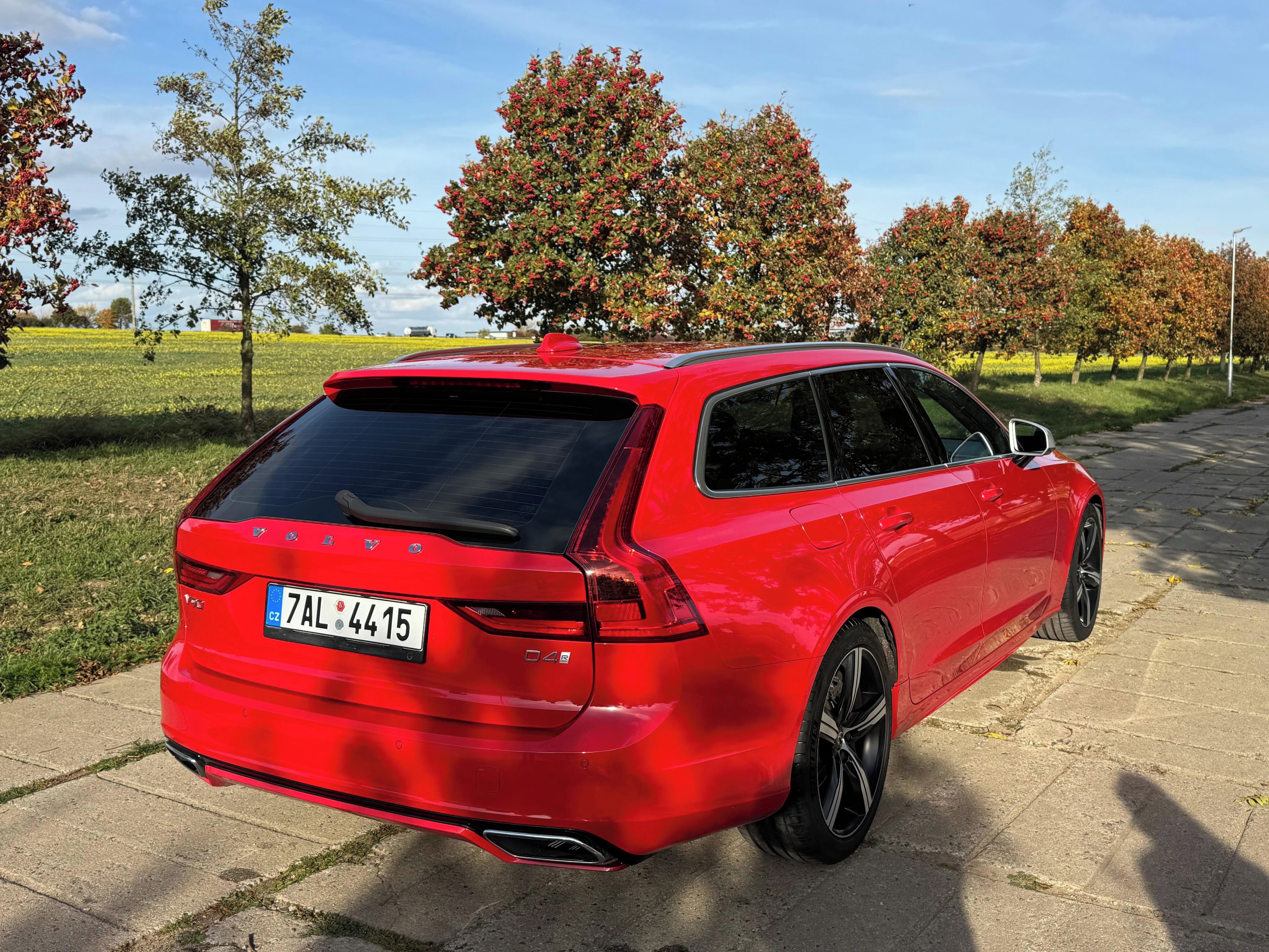 Volvo V90, D4 R-Design | odpočet DPH - fotka 2