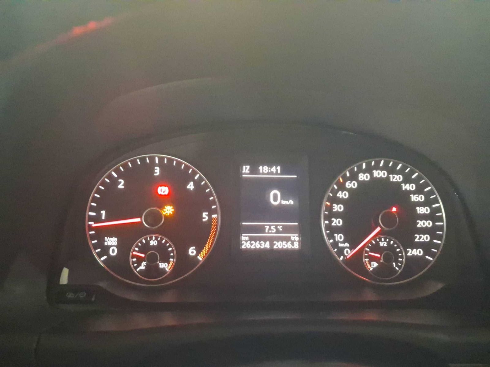 Volkswagen Touran, 1.6 TDI, Automatická klima - fotka 3