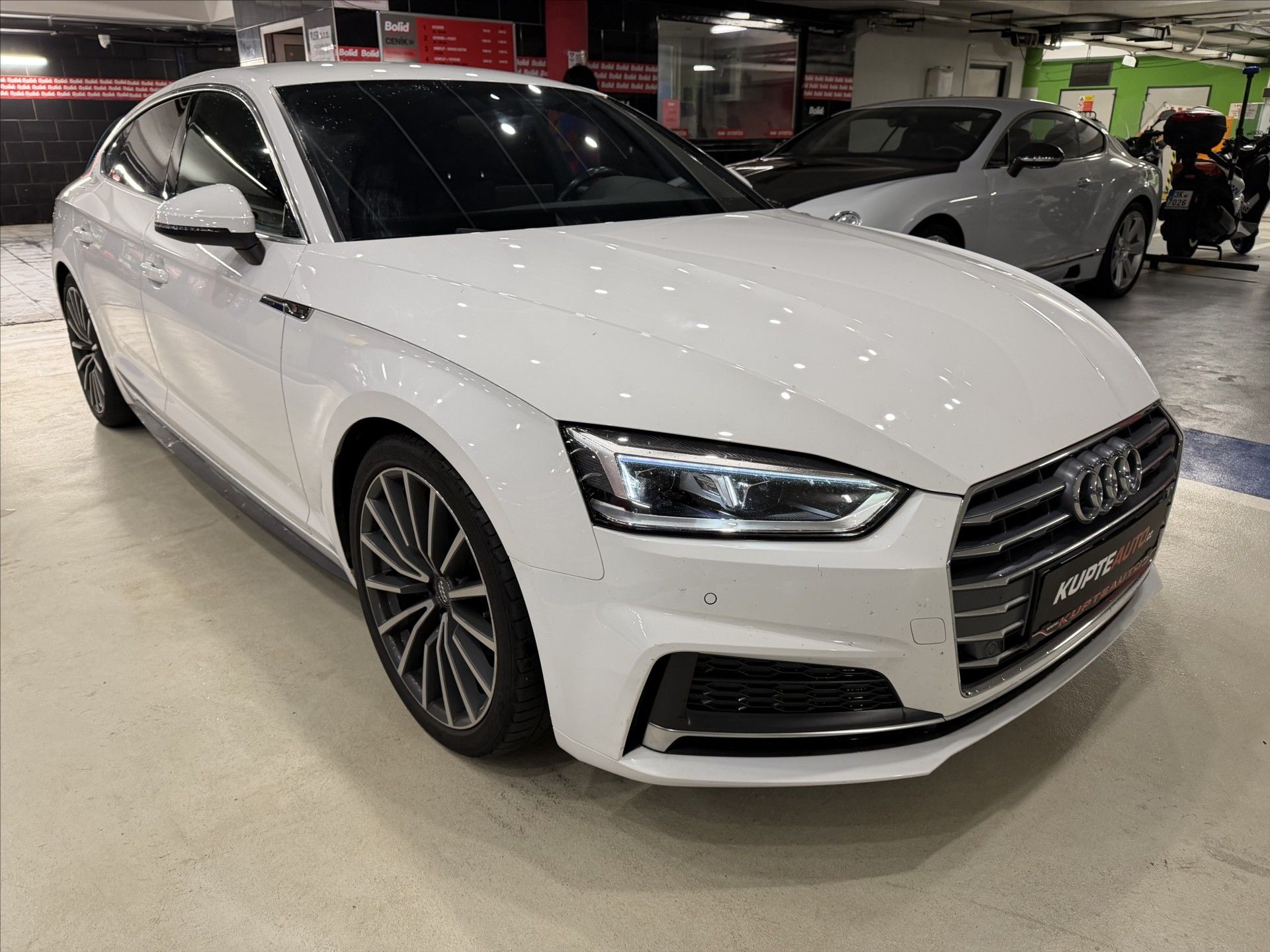 Audi A5, 2,0 TDI - S line manuál  Sport - fotka 2