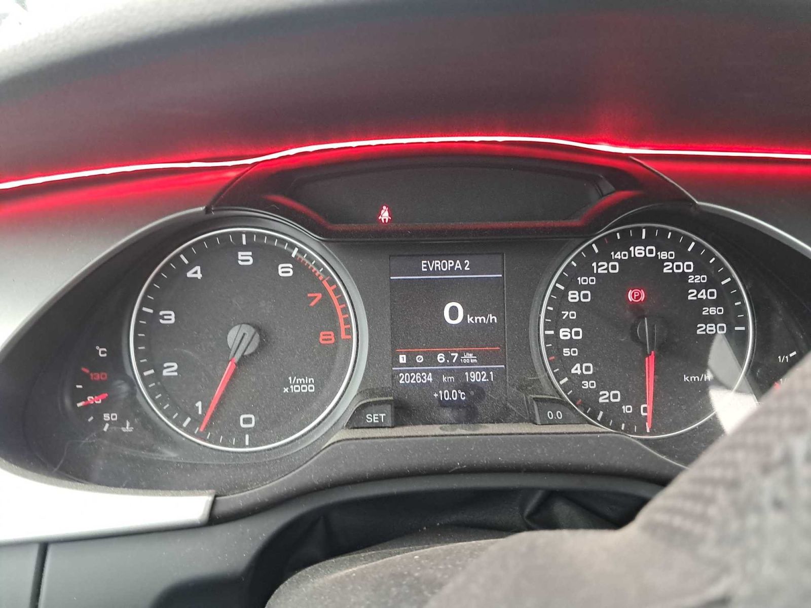 Audi A4, 2.0 TFSI, Serv.kniha, Navi - fotka 3