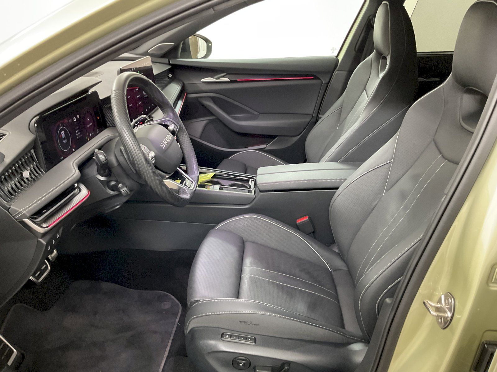 Škoda Superb, SportLine 1.5 TSI iV / 150 kW - fotka 6