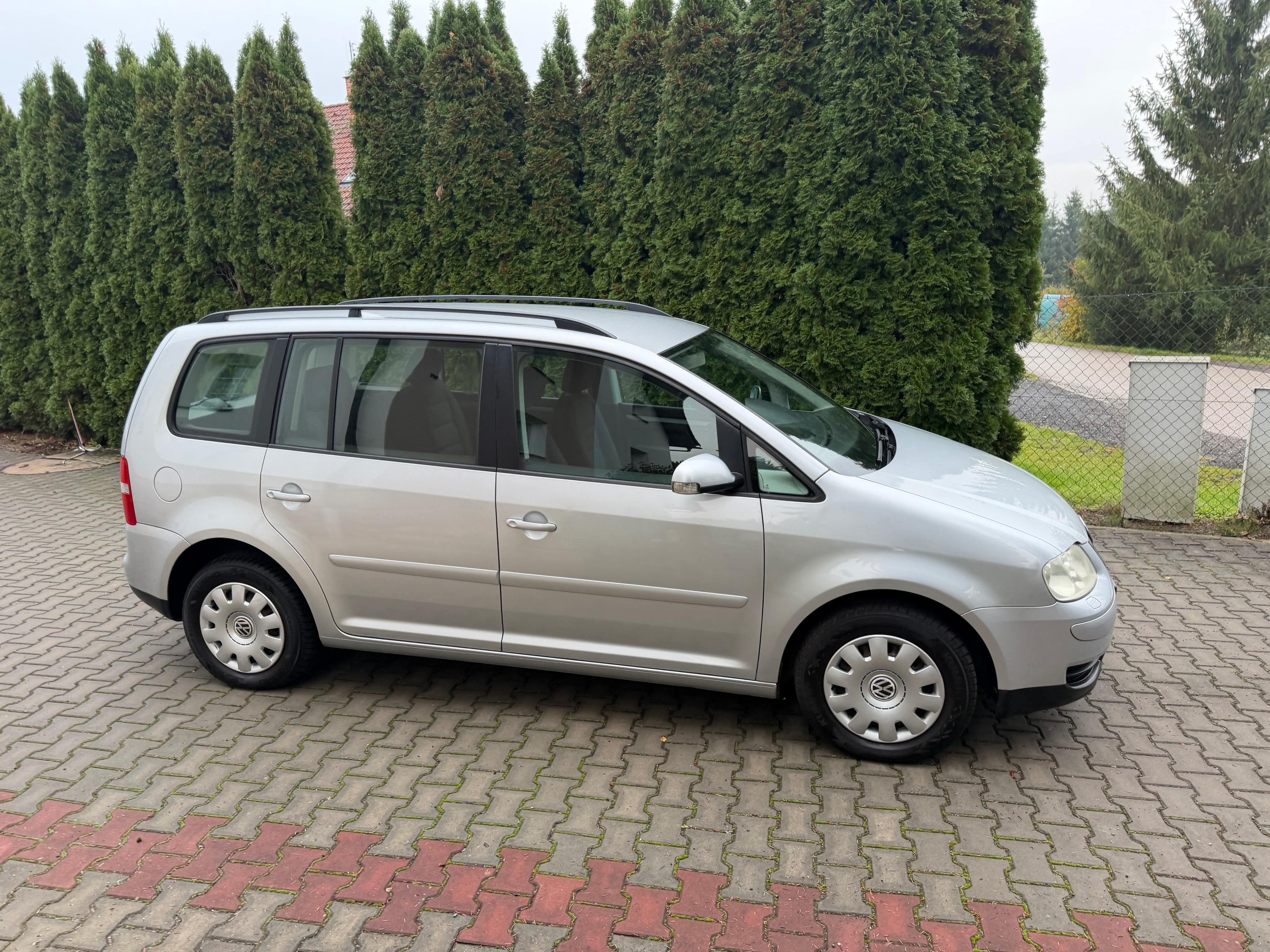Volkswagen Touran, 1,6FSi Nová STK,Tažné, servika - fotka 2