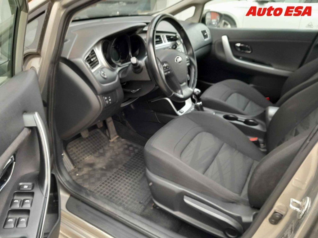 Kia Cee´d, 1.4i - fotka 3