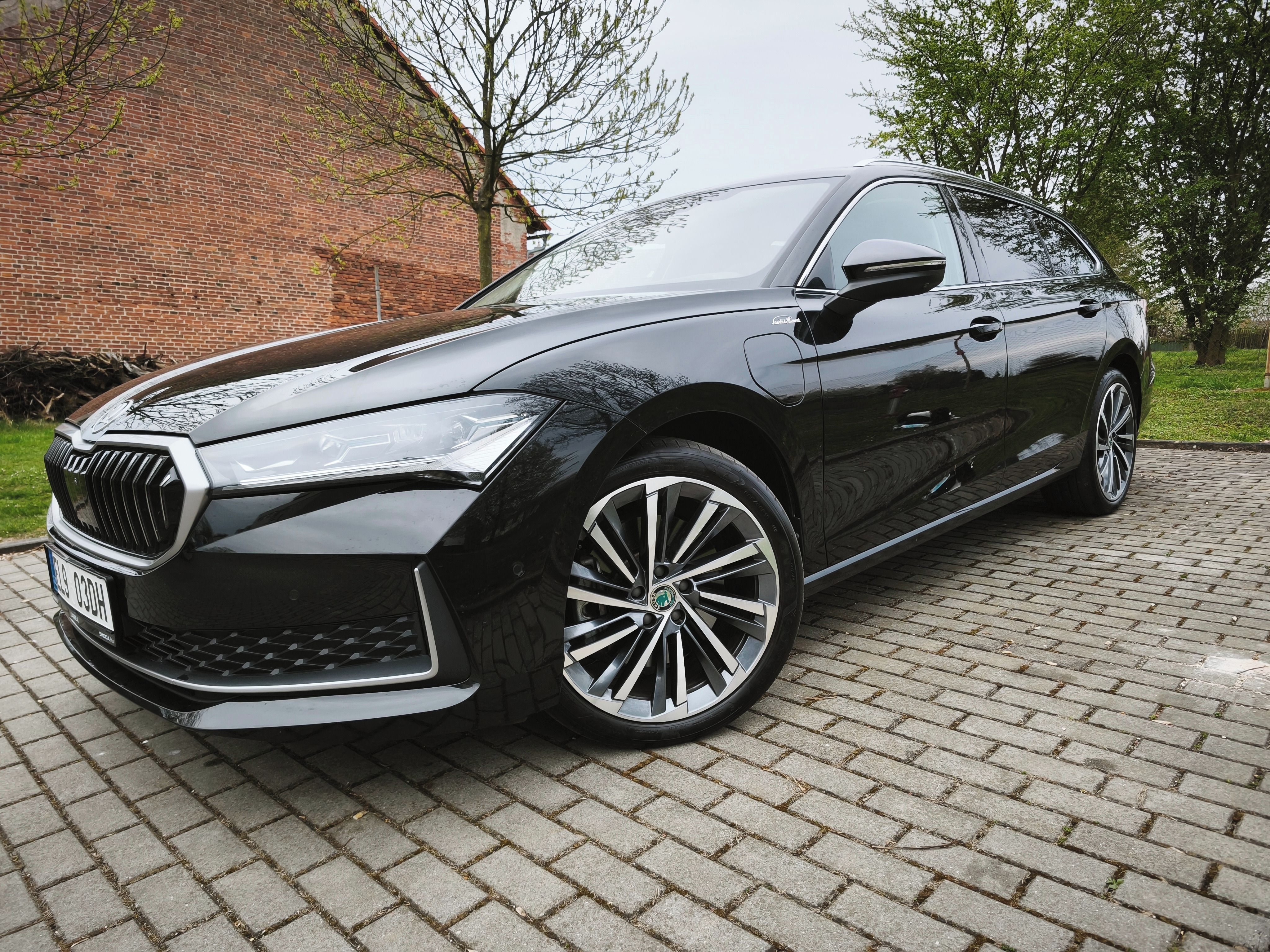 Škoda Superb, L&K 2025 závěs DPH 40tis km