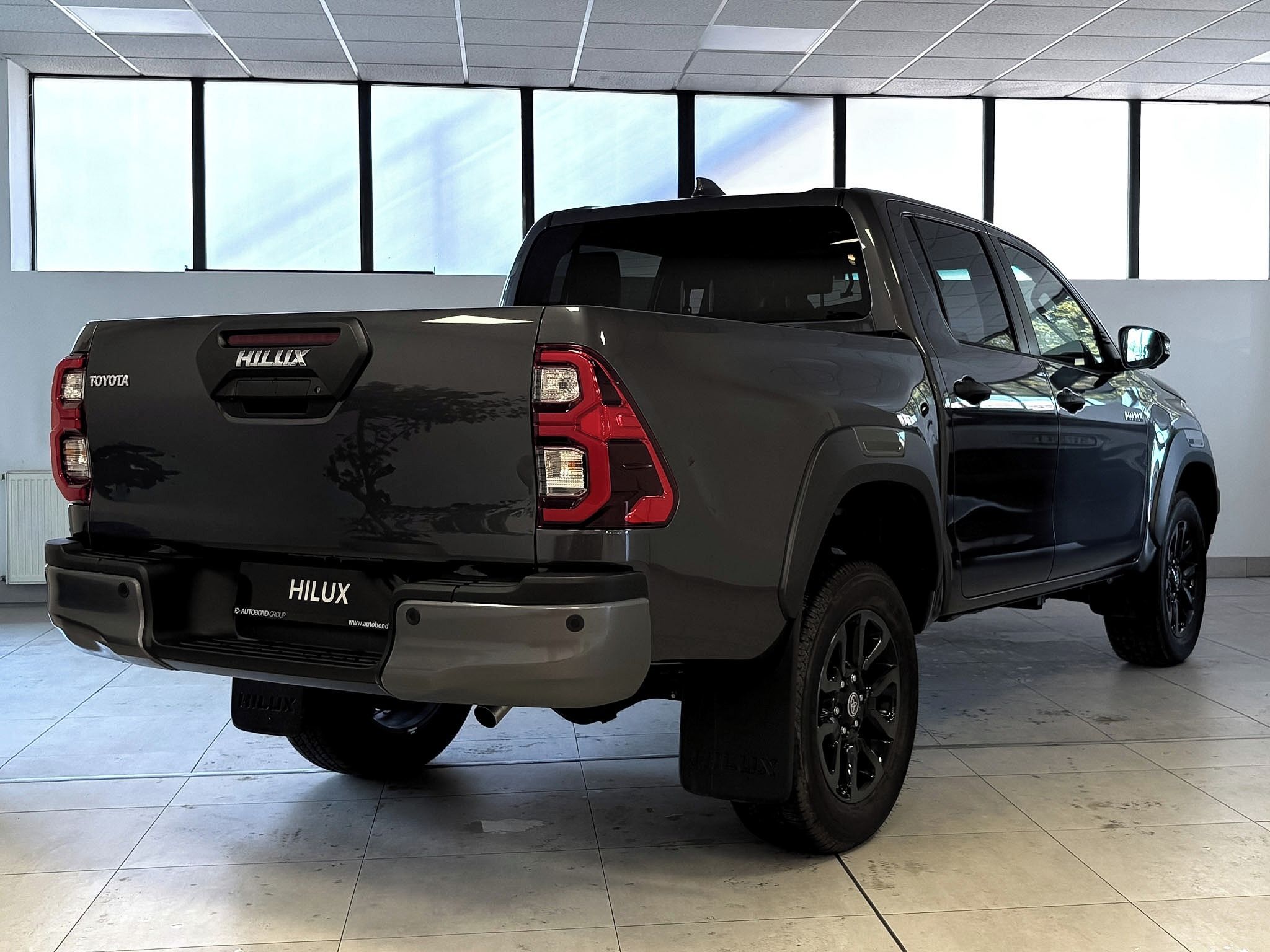 Toyota Hilux, Invincible, 2.8D, 4x4, tažné - fotka 4