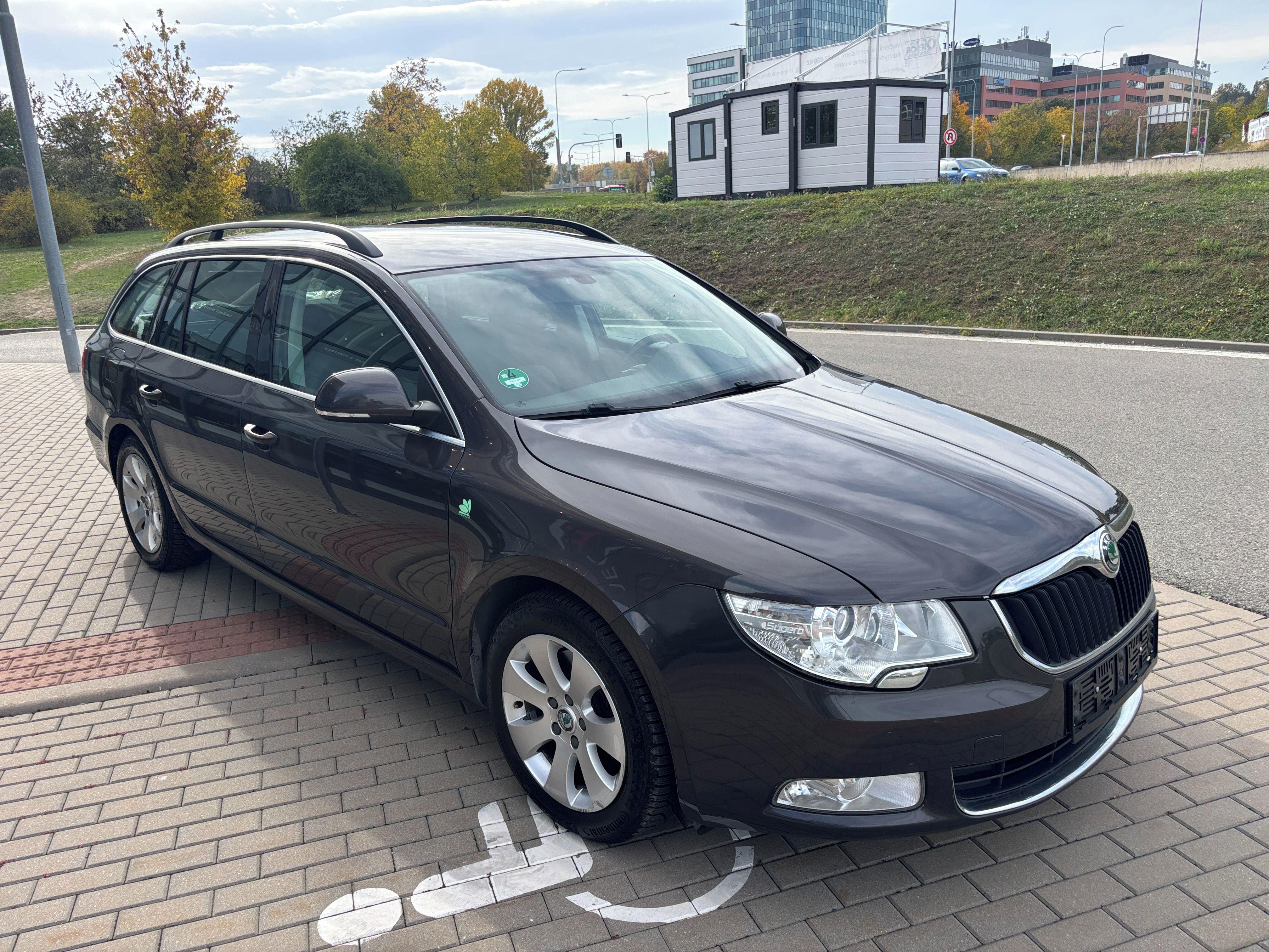 Škoda Superb, 1.6 TDi  77kW - fotka 4