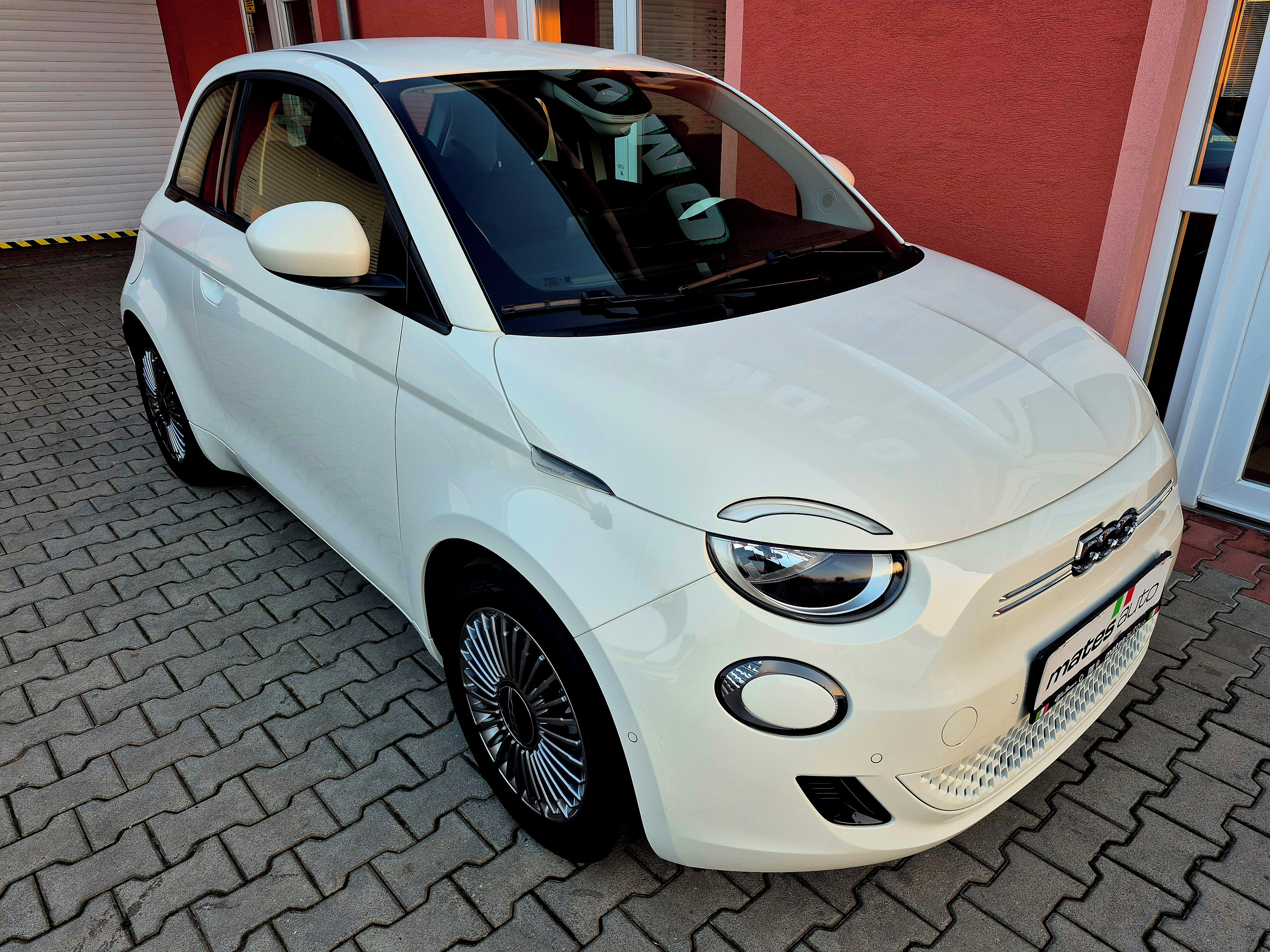 Fiat 500E, 87 kW / 42 kWh ICON SOH 96% - fotka 4