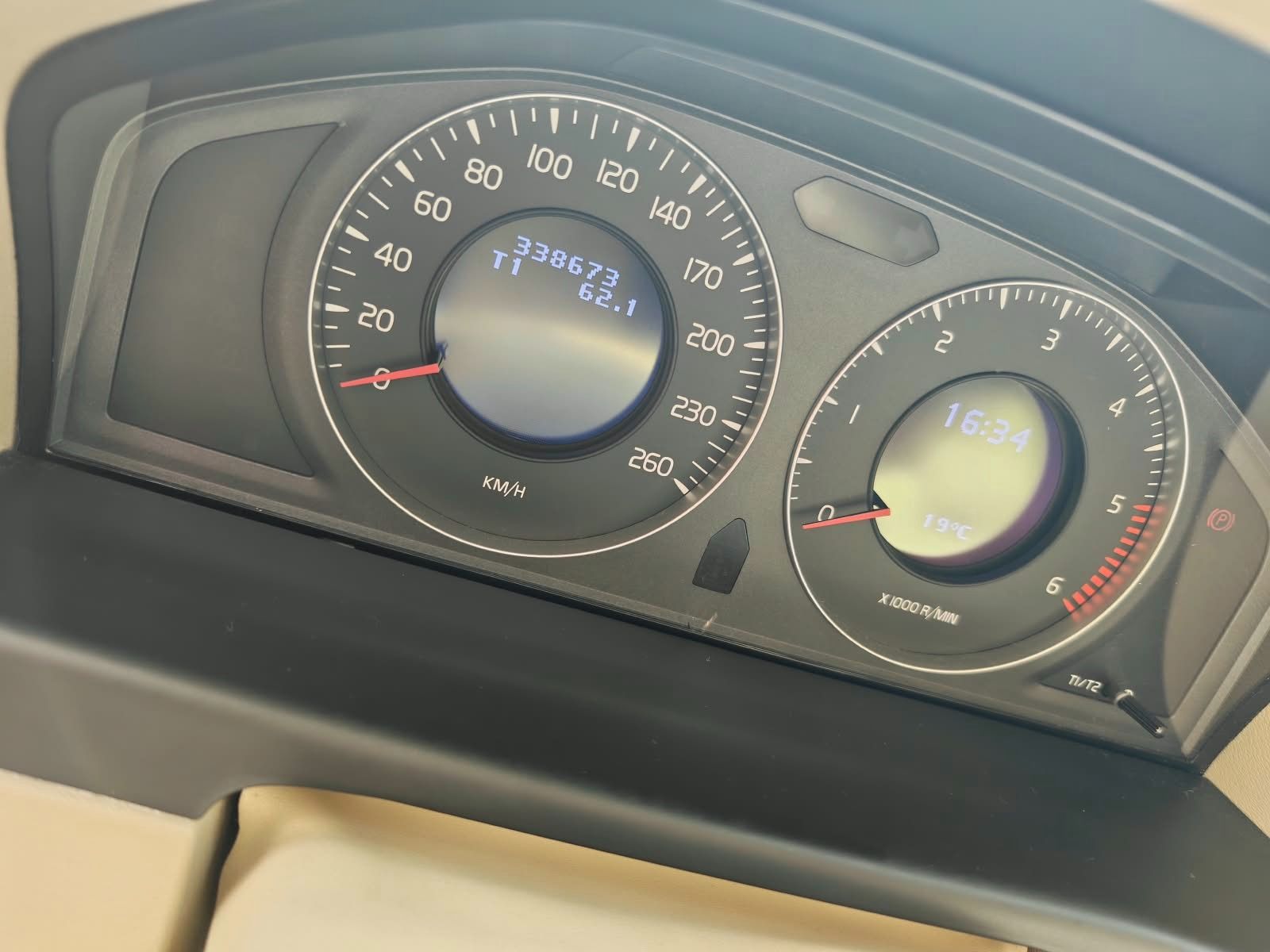 Volvo V70, Volvo V70 2010 2.4 D5 136 KW - fotka 6