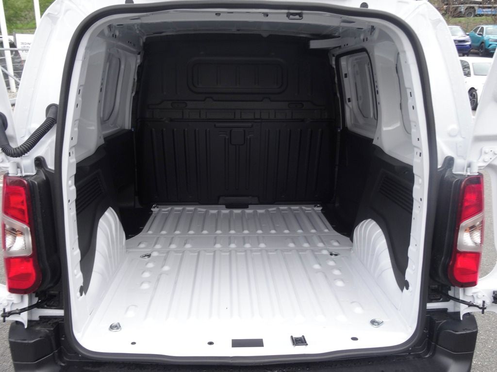 Opel Combo, Van L1 1.2T 110k MAN6 - fotka 6