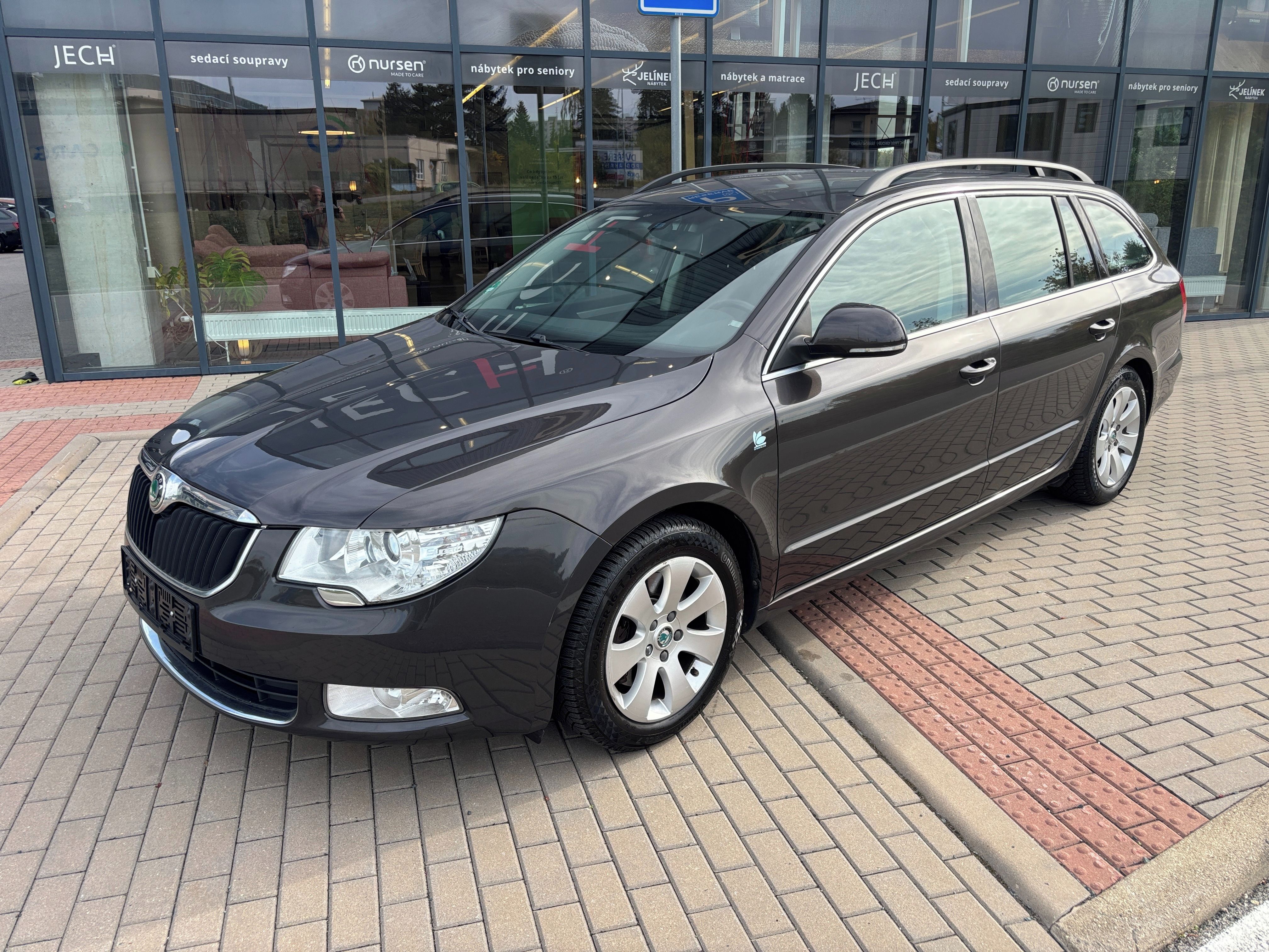 Škoda Superb, 1.6 TDi  77kW - fotka 2