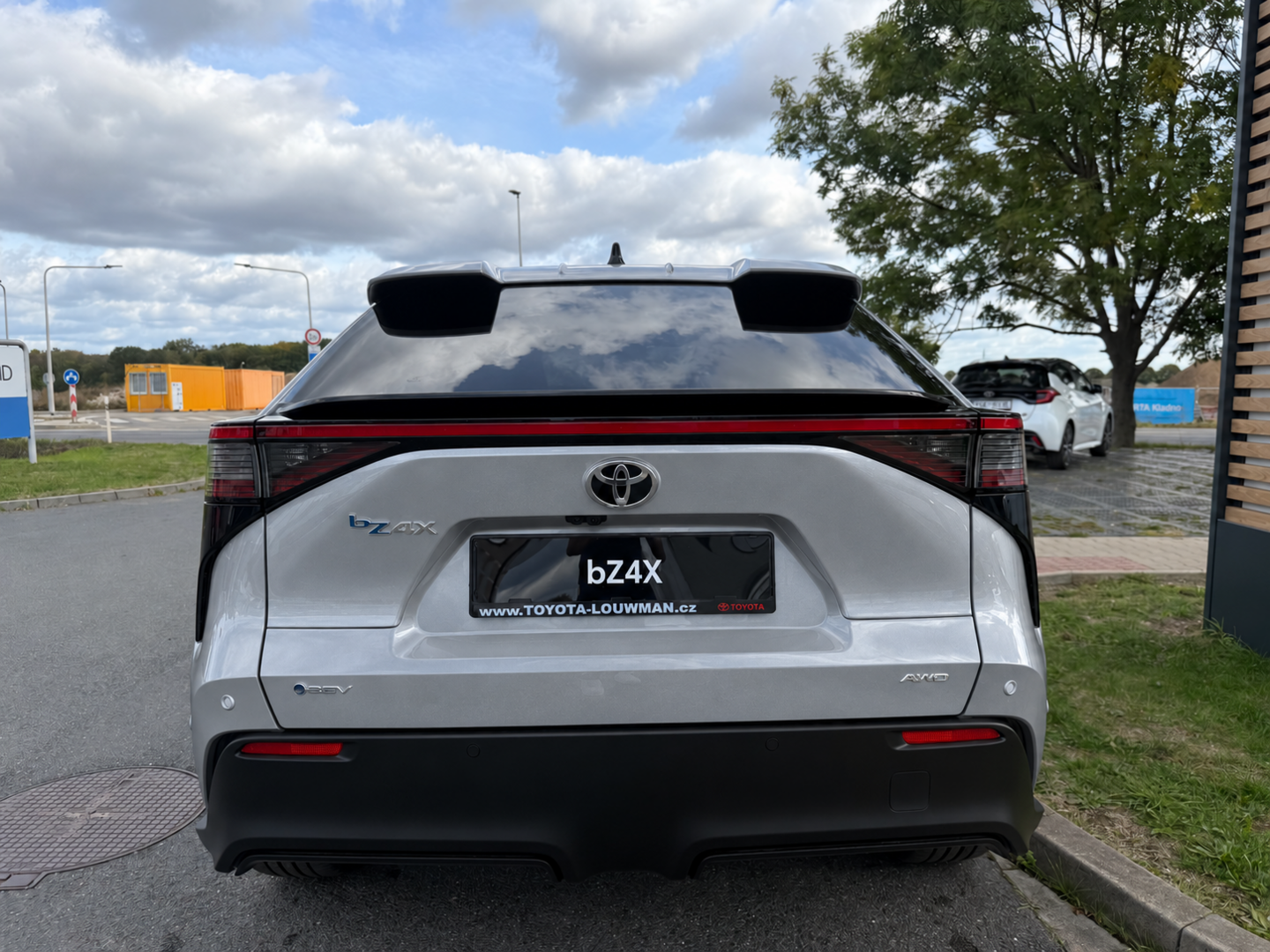 Toyota bZ4X, Executive 73.1 kWh - fotka 5