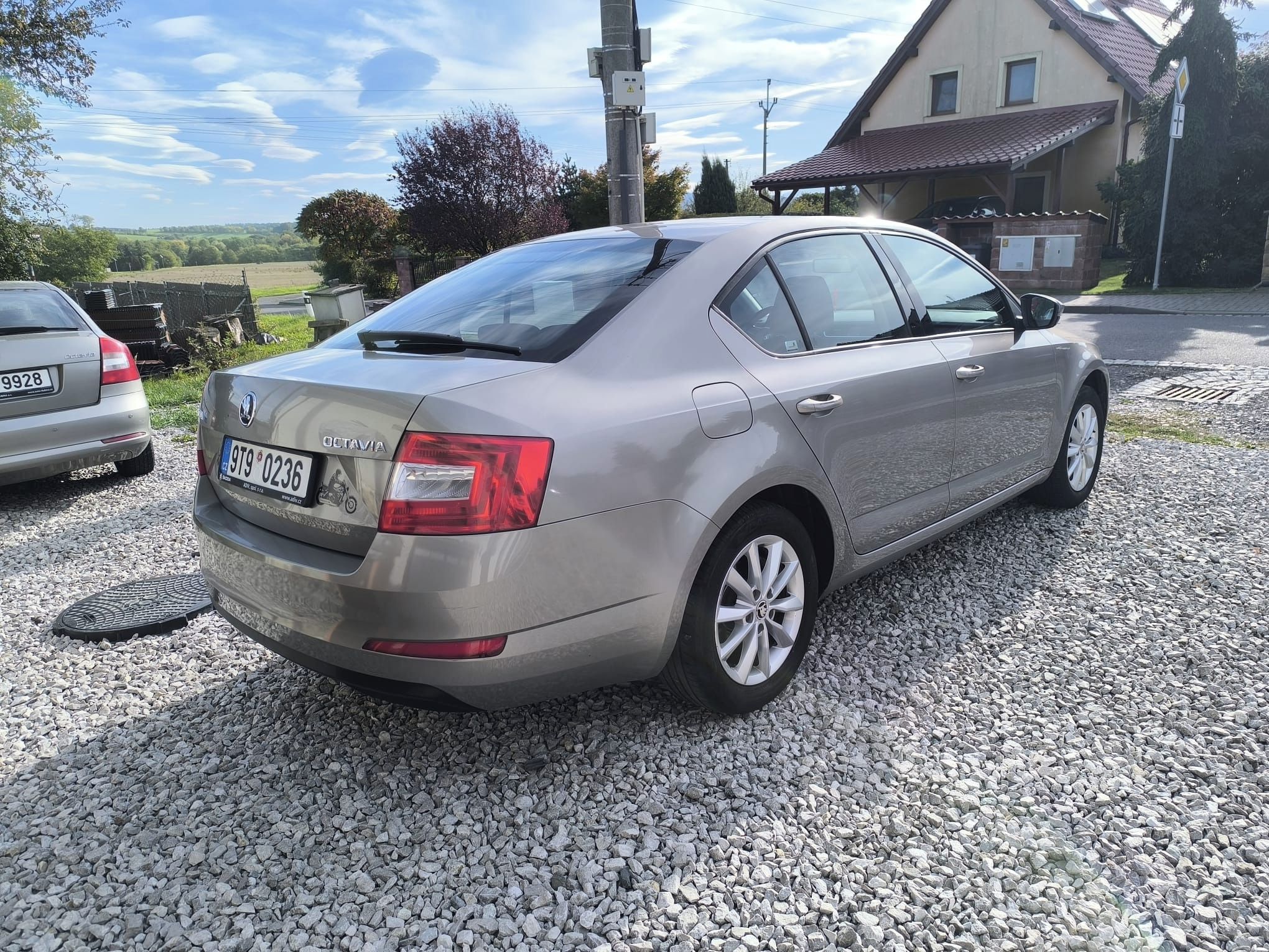 Škoda Octavia, 1.6 TDI 81kw Servisováno - fotka 3