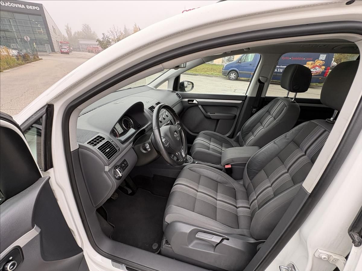 Volkswagen Touran, 2,0 TDi 103kW Xen,Pano,Nez.top - fotka 3