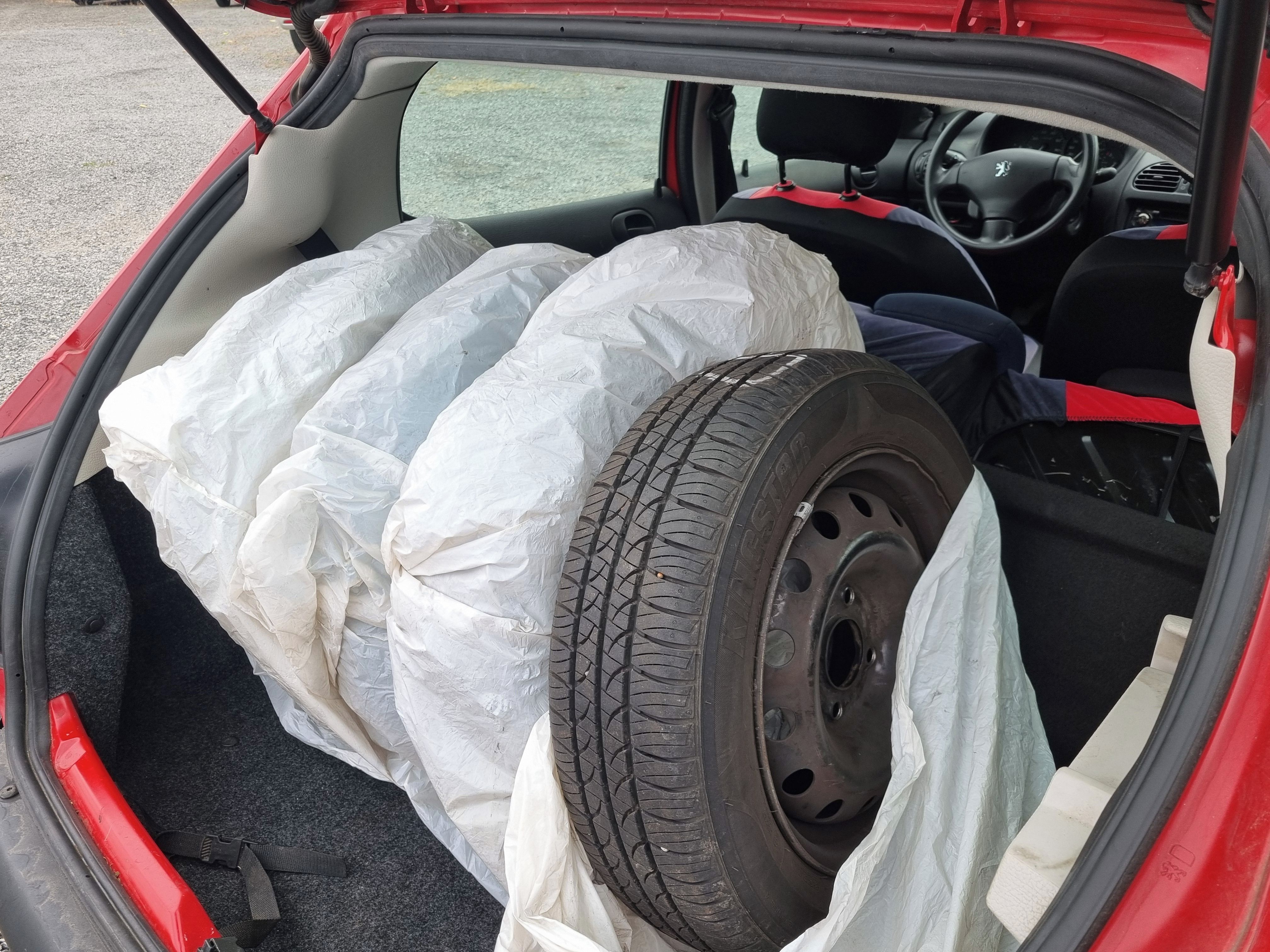 Peugeot 206, 1.majitel - fotka 5