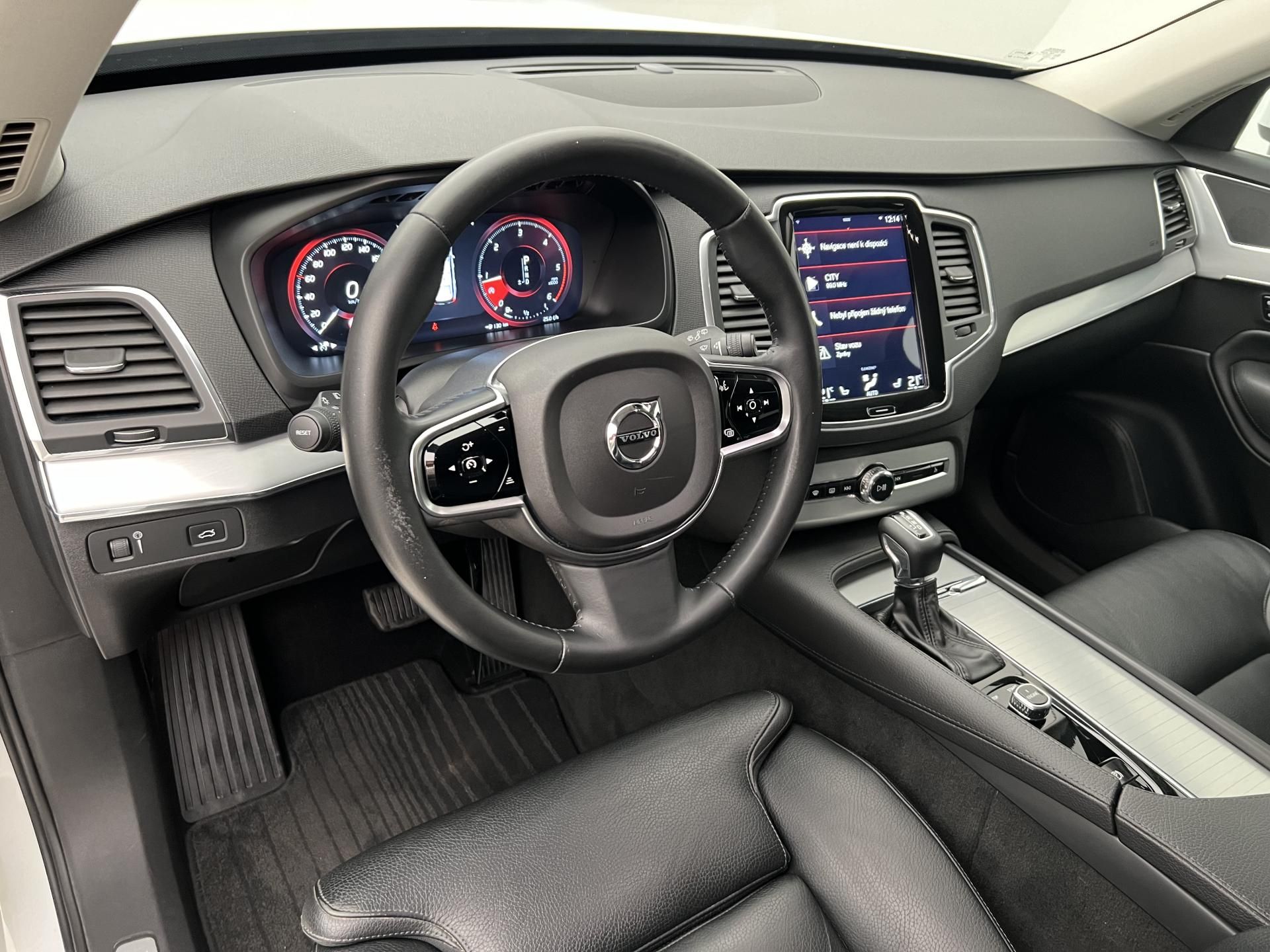 Volvo XC90, D5 AWD MOMENTUM CZ - fotka 4