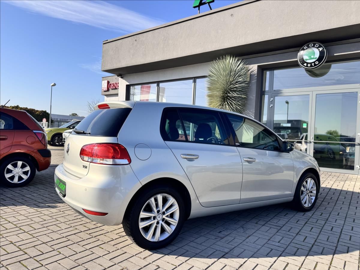 Volkswagen Golf, 1,2 TSI 77kW  STYLE ALU 2. MAJ - fotka 6