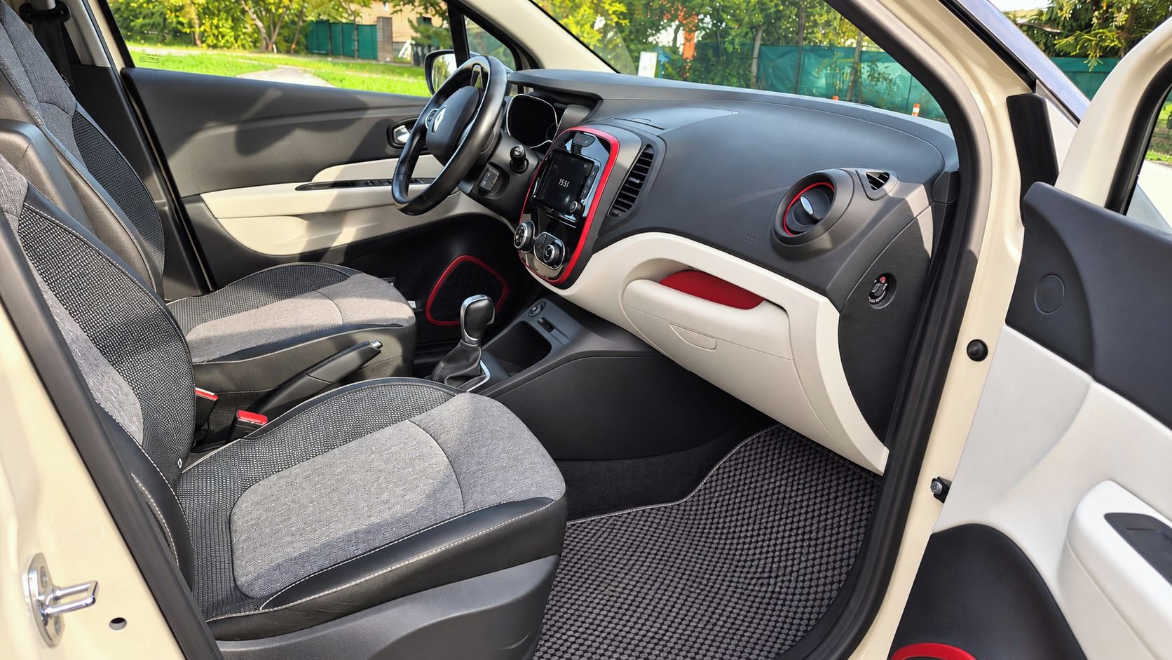 Renault Captur, výjimečná výbava, 57 000 km - fotka 6