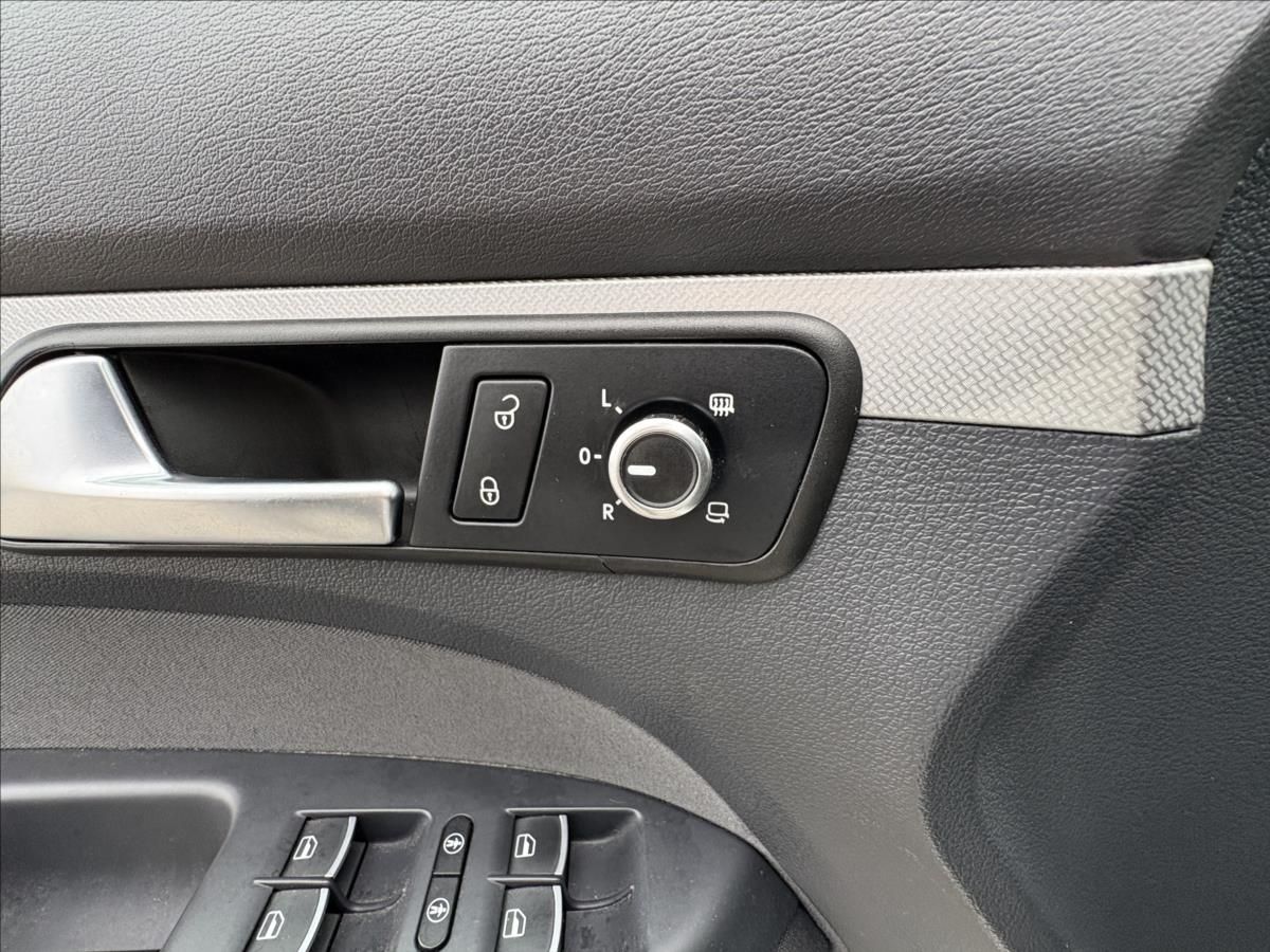 Volkswagen Touran, 2,0 TDi 103kW Xen,Pano,Nez.top - fotka 5
