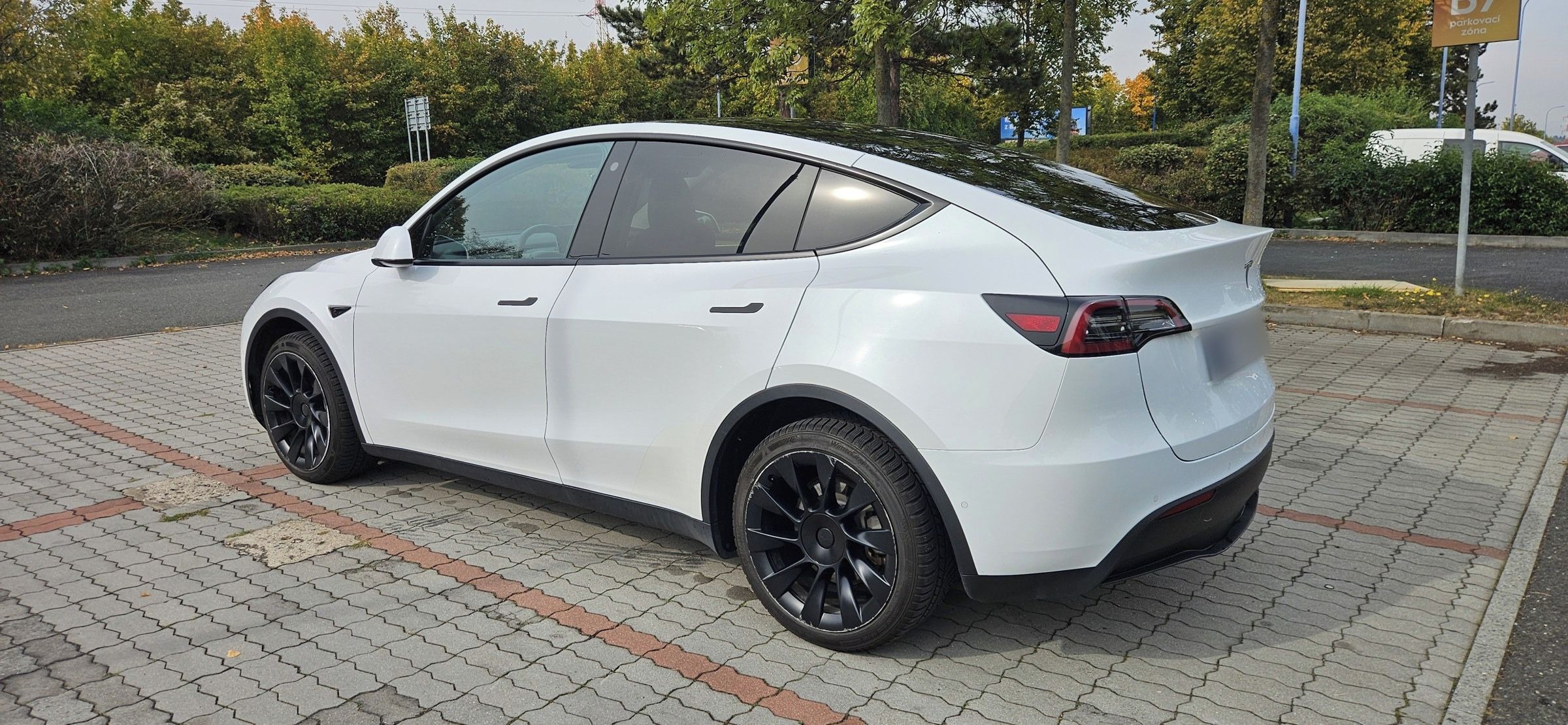 Tesla Model Y, Long Range AWD, SoH 92%, DPH - fotka 2