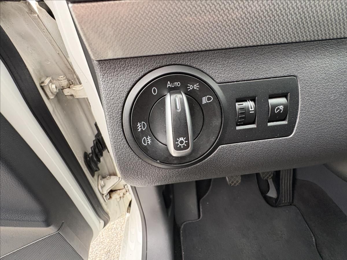 Volkswagen Touran, 2,0 TDi 103kW Xen,Pano,Nez.top - fotka 6